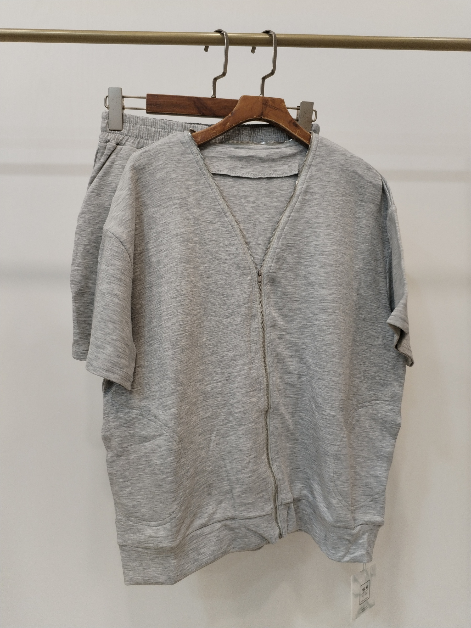 2275 Summit Sporty Short Sleeve Jacket & Shorts Set (Top: B 58-65cm, L 62cm; Bottom: UW 32-55cm, H 52-70cm, L 39cm)