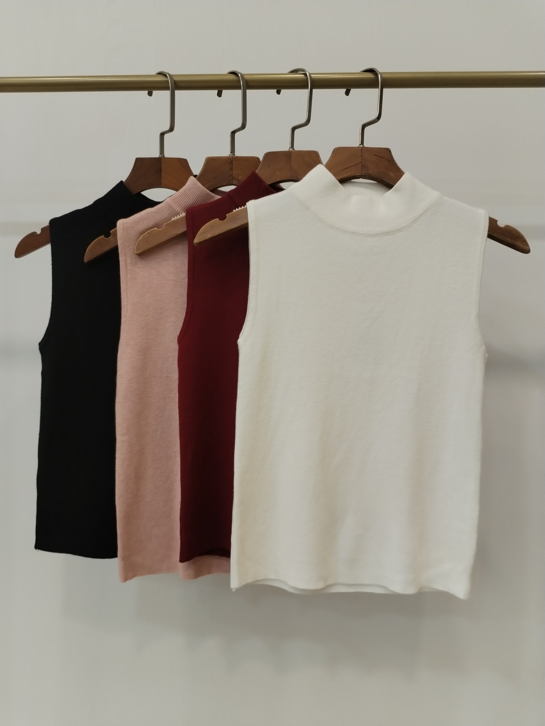 2829 Hestia High Neck Sleeveless Knit Top (B 32-49cm; L 43cm)