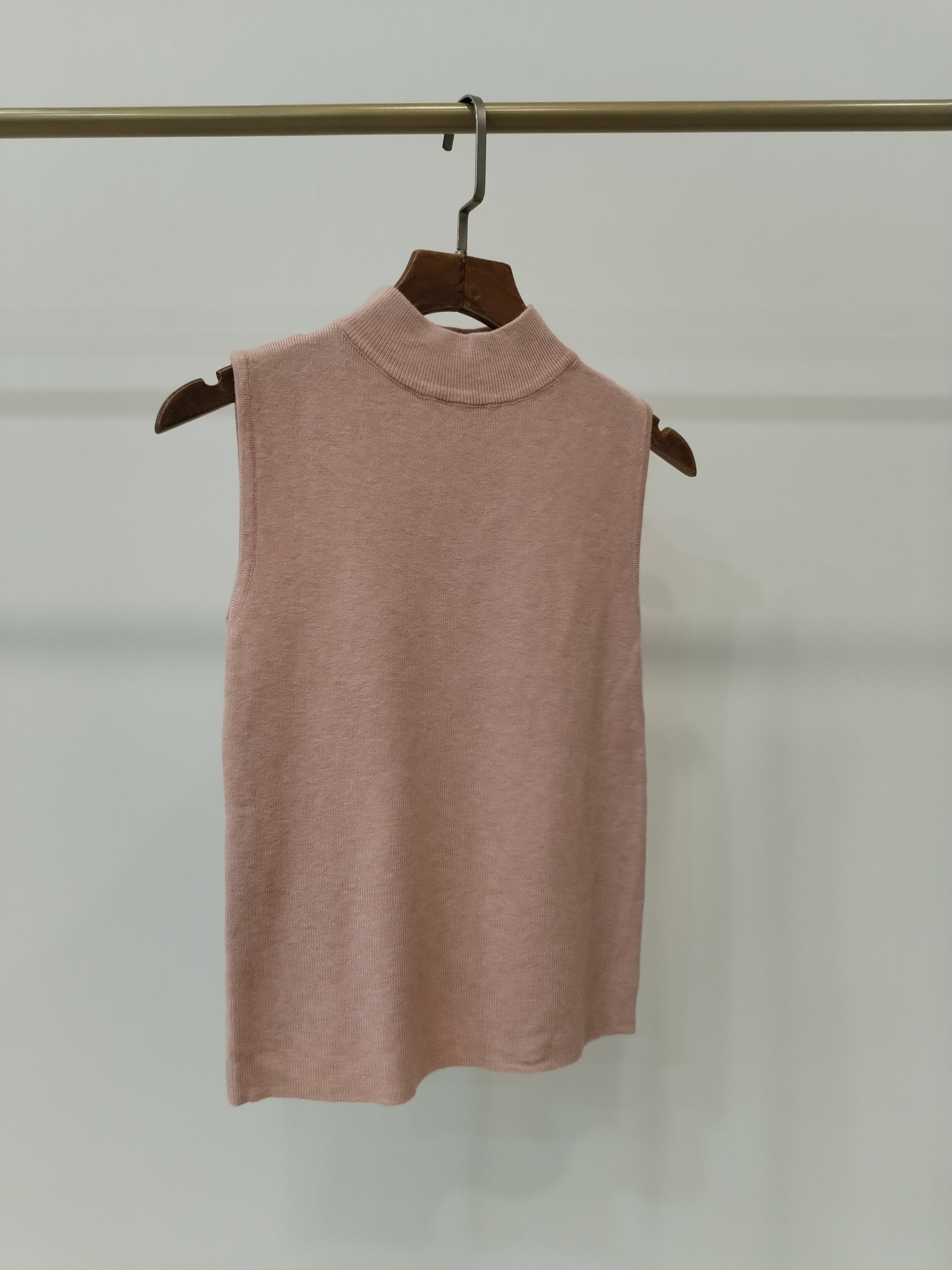 2829 Hestia High Neck Sleeveless Knit Top (B 32-49cm; L 43cm)