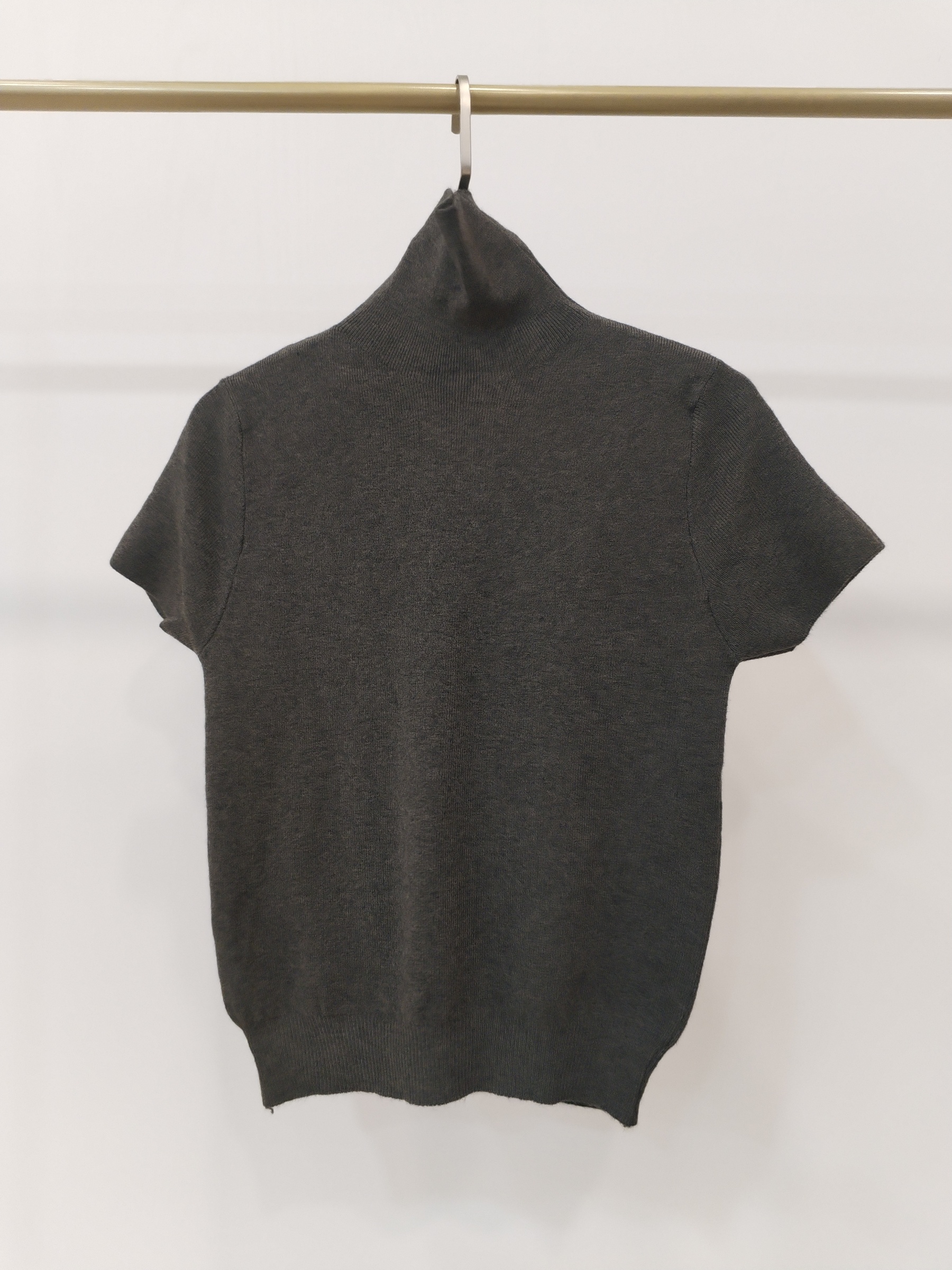6727 Tristania Turtle Neck Short Sleeve Knit Top (B 37-53cm; L 49cm)