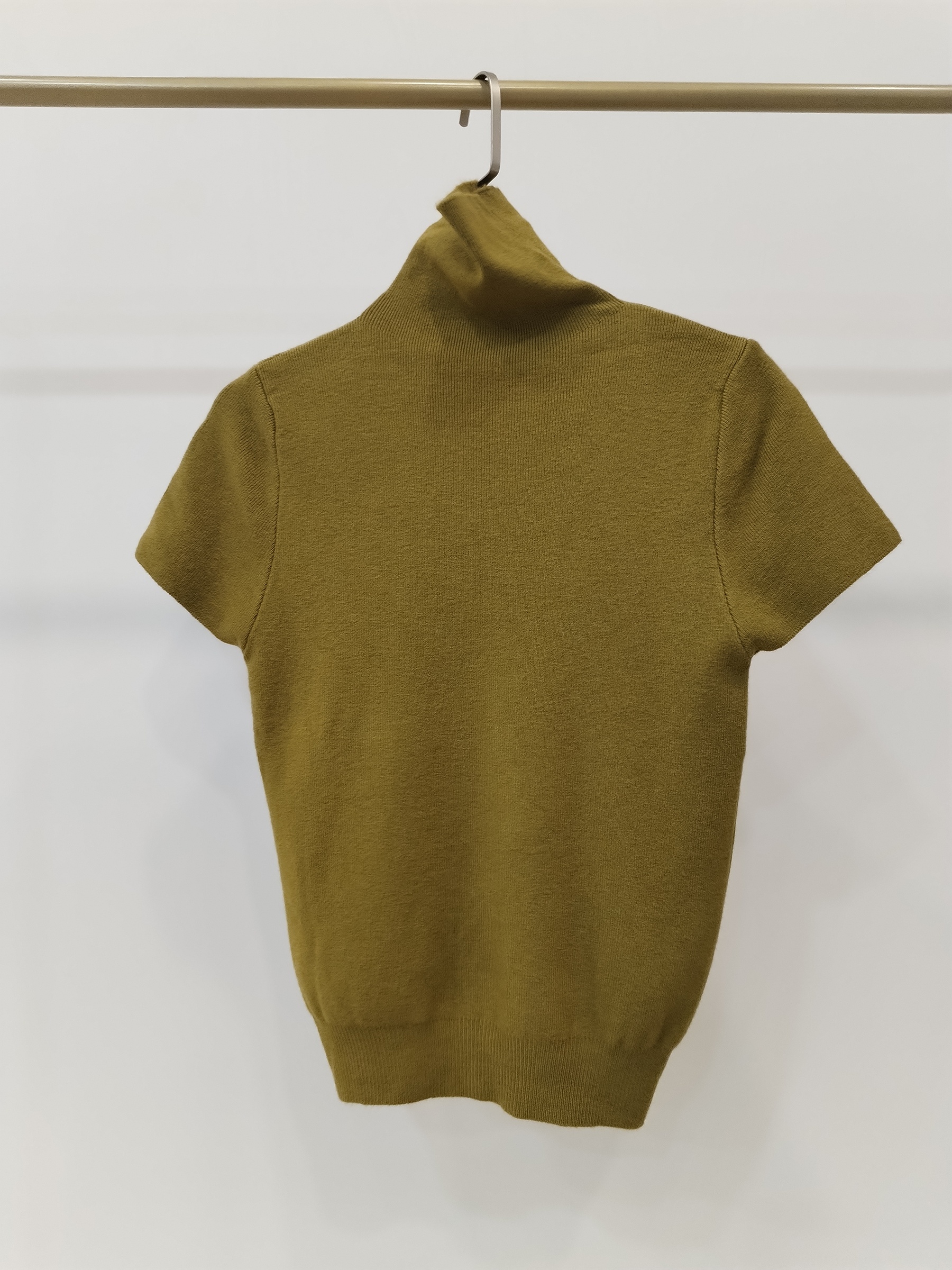 6727 Tristania Turtle Neck Short Sleeve Knit Top (B 37-53cm; L 49cm)
