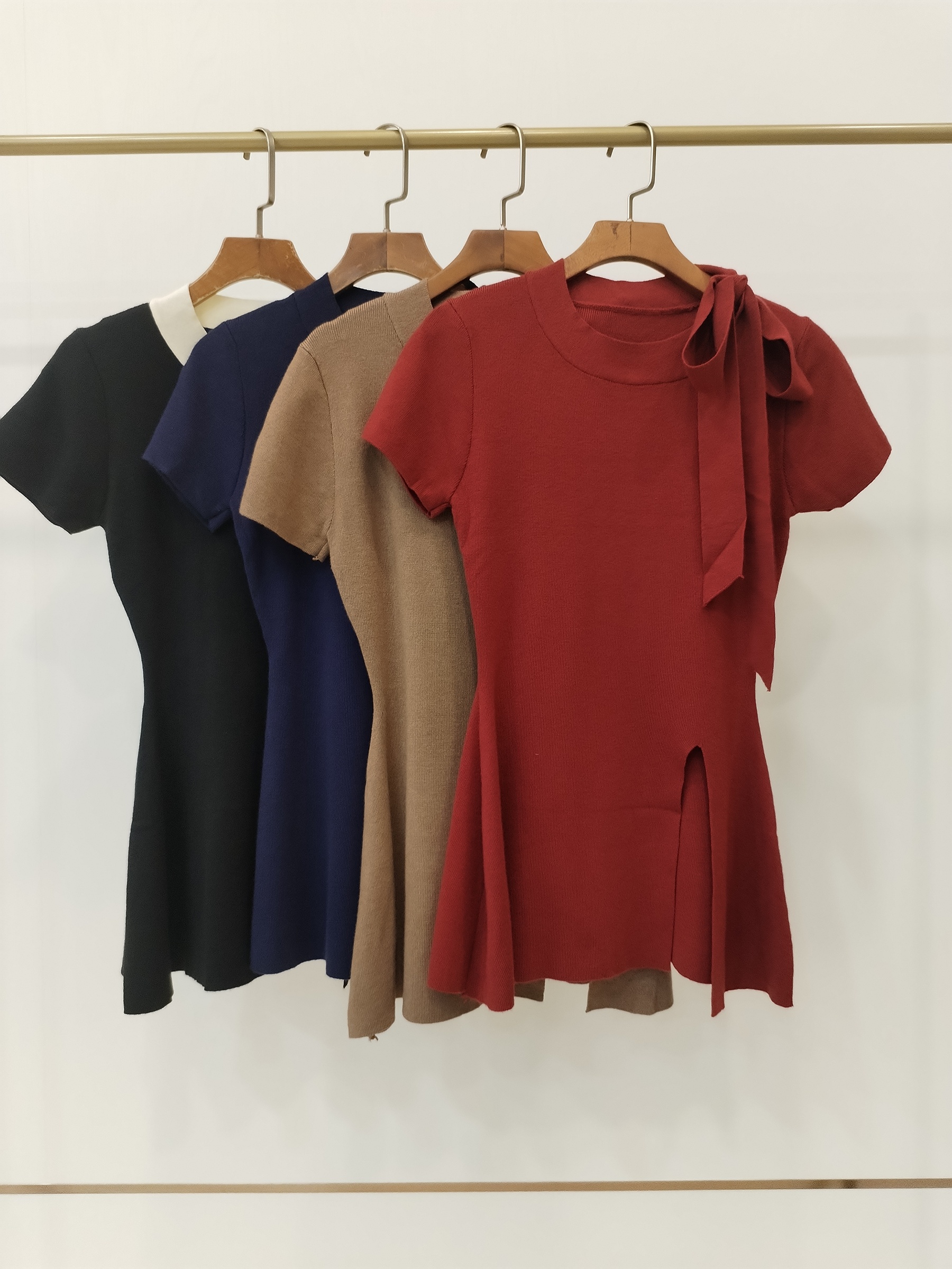 6741 Shelton Side Tie-Sash Neck Knit Top W Split Bottom (B 34-51cm; L 41/ 63cm)