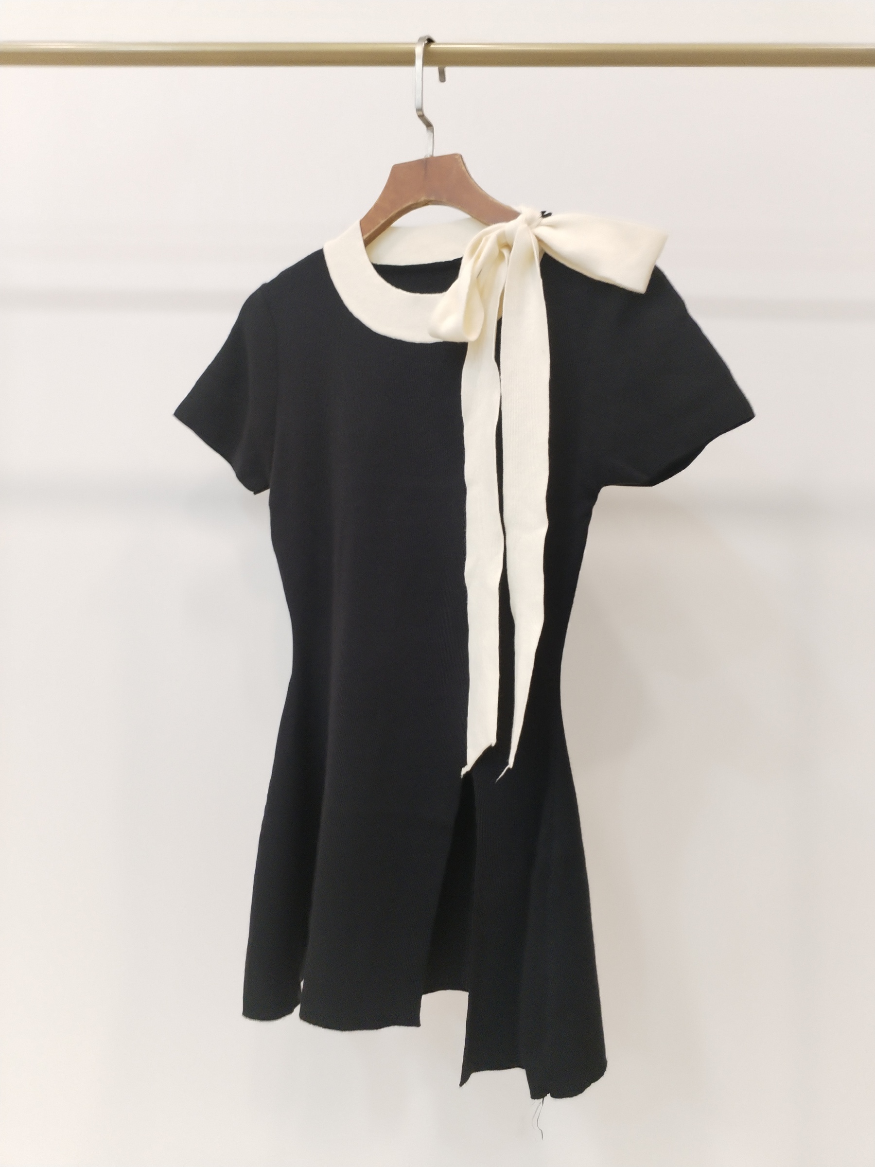 6741 Shelton Side Tie-Sash Neck Knit Top W Split Bottom (B 34-51cm; L 41/ 63cm)