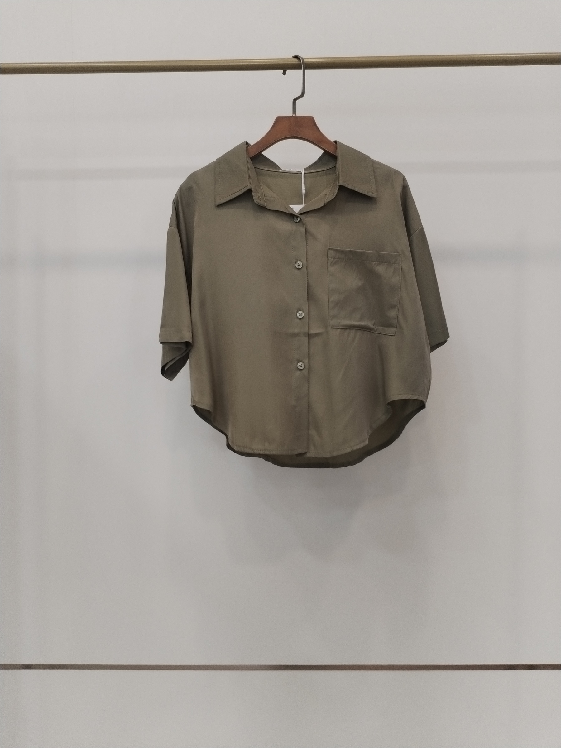 172 Creighton Cropped Short Sleeve Shirt (B 54cm; L 35/49cm)