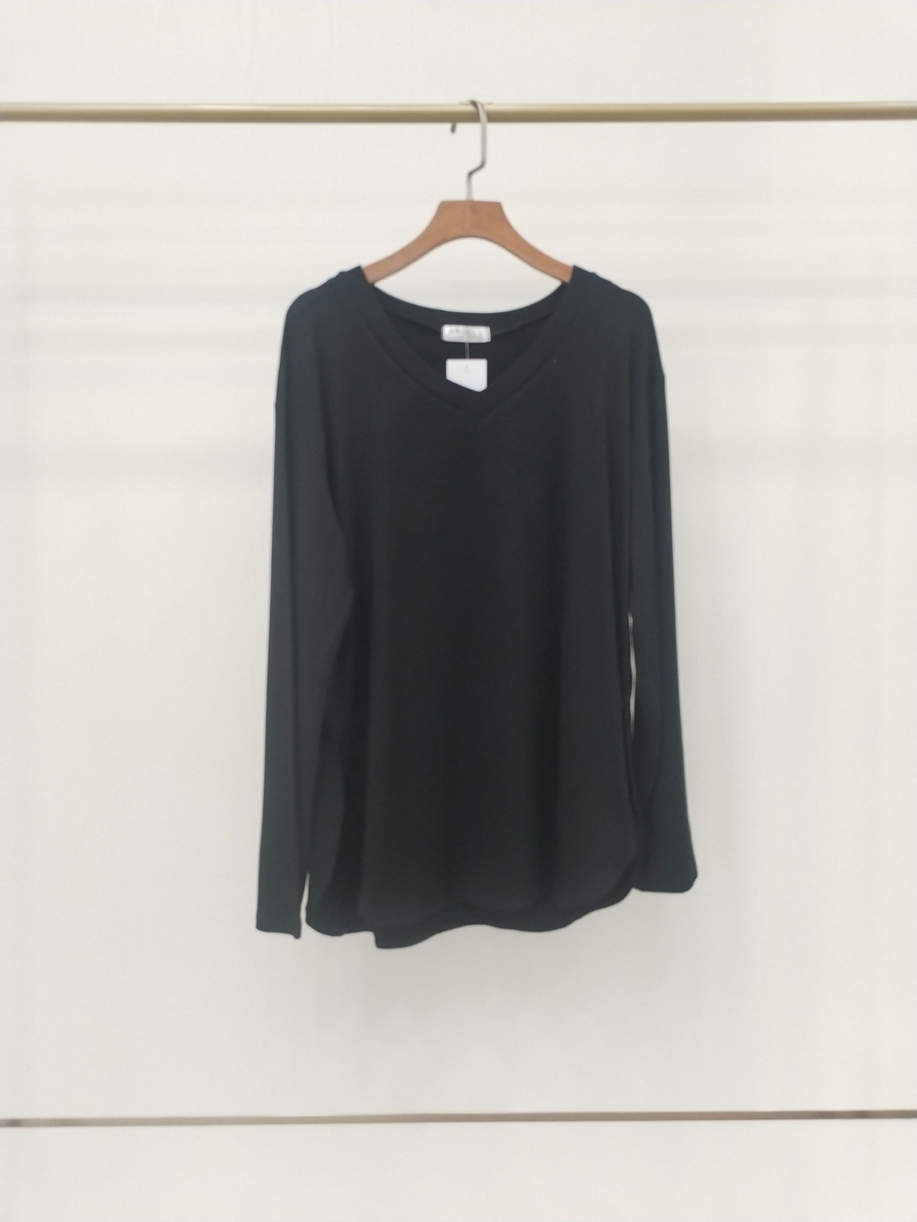 2836 Lavonte Long Sleeve V-Neck Soft Cotton Top w Side Slits (B 51-56cm; L 44/65cm)