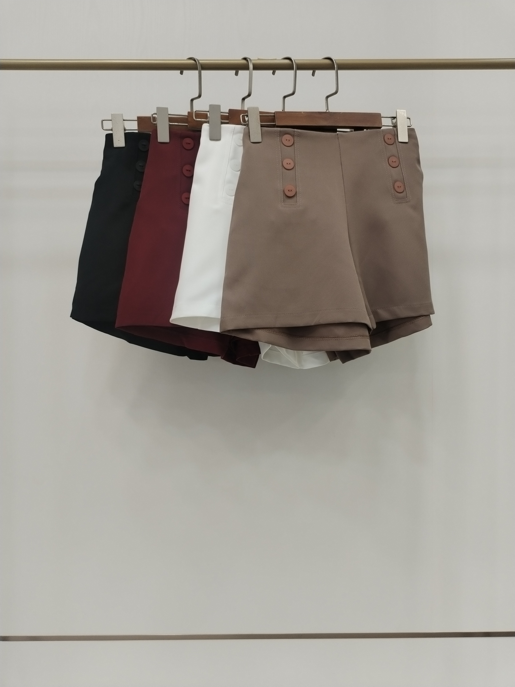 2837 Burdette Button-Embellished Shorts w Side Zipper (UW 30-44cm; H 38-55cm; L 34cm)