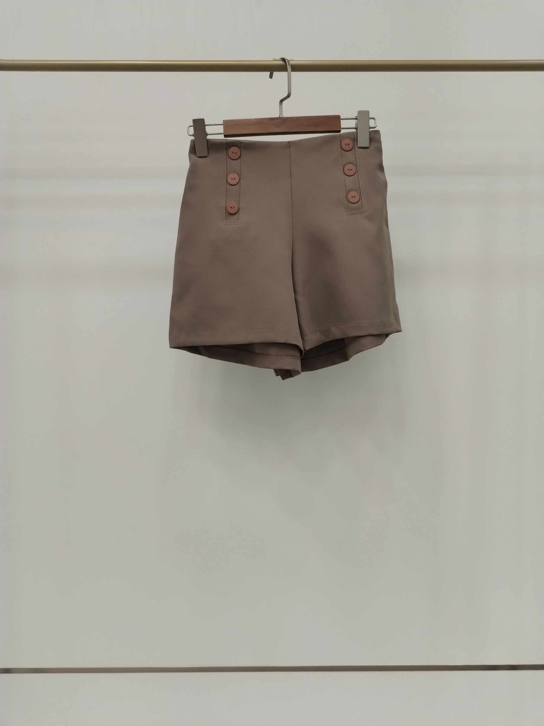 2837 Burdette Button-Embellished Shorts w Side Zipper (UW 30-44cm; H 38-55cm; L 34cm)