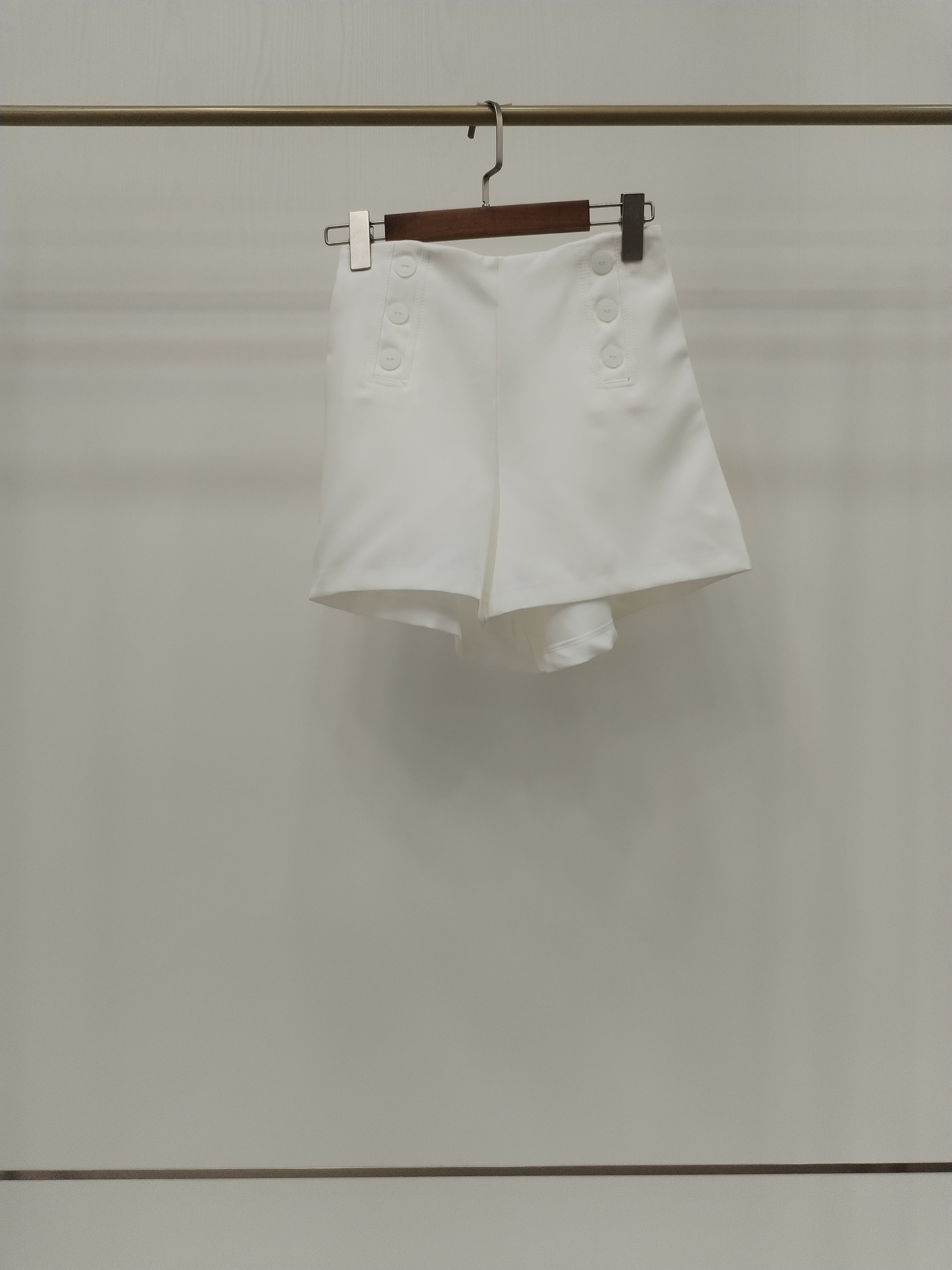 2837 Burdette Button-Embellished Shorts w Side Zipper (UW 30-44cm; H 38-55cm; L 34cm)