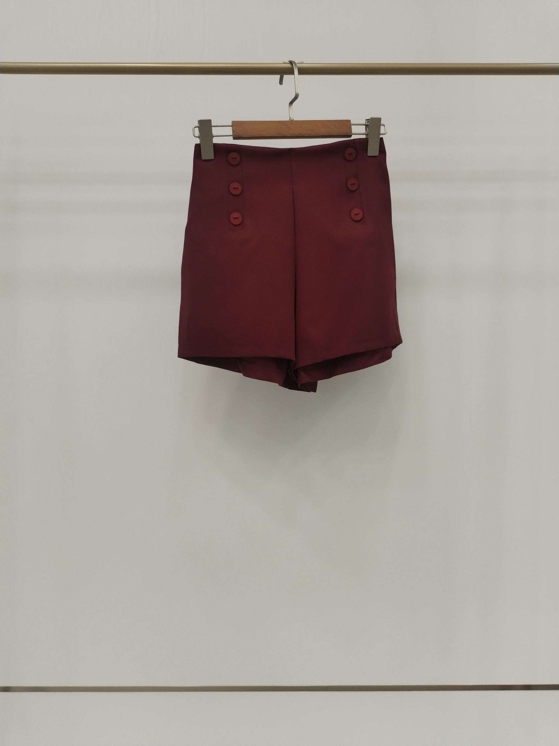 2837 Burdette Button-Embellished Shorts w Side Zipper (UW 30-44cm; H 38-55cm; L 34cm)