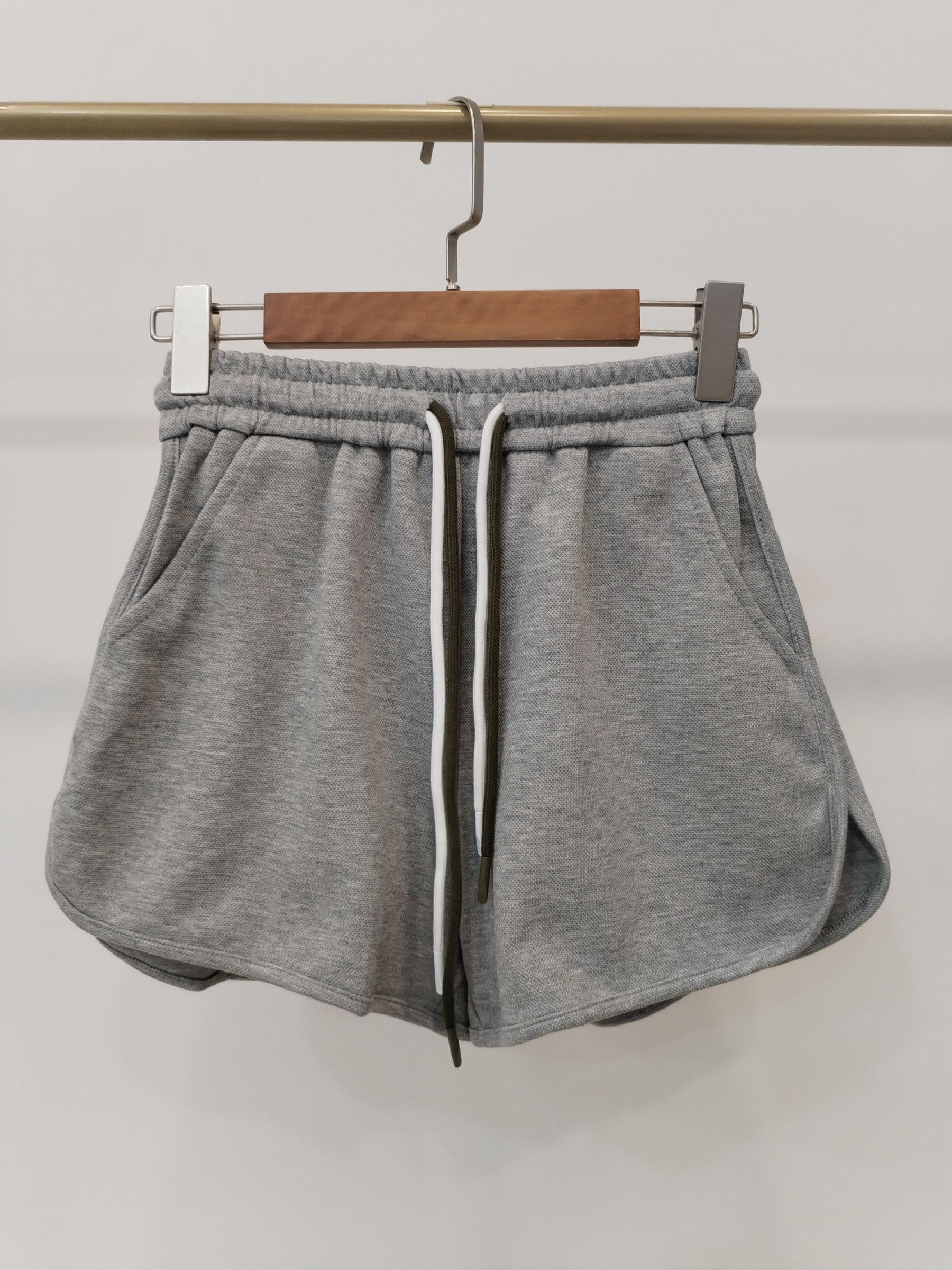 630 Scottsdale Contrast Tie-Waist Sweat Shorts w Pockets (UW 30-43cm; H 39-53cm; L 33cm)