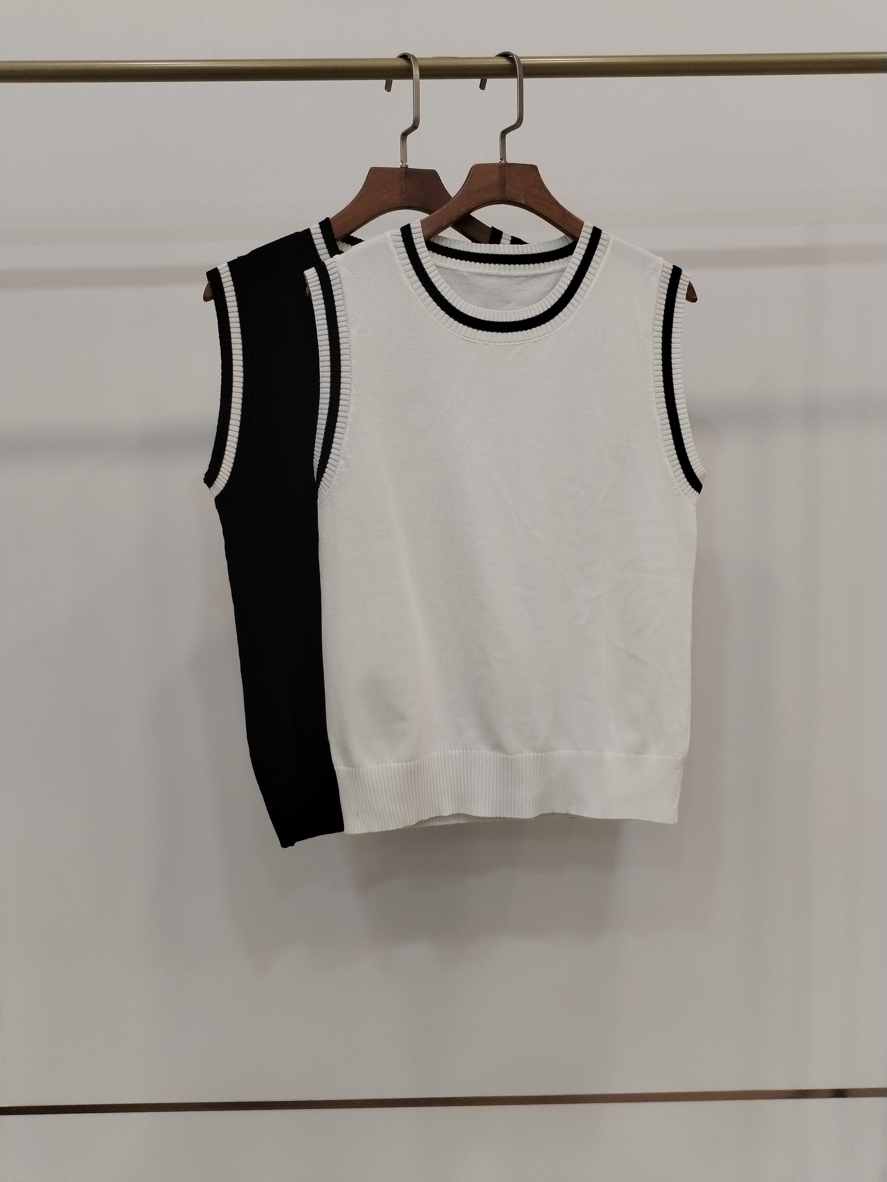 0101 Slesha Sleeveless Knit Top (B 43-51cm; L 52cm)