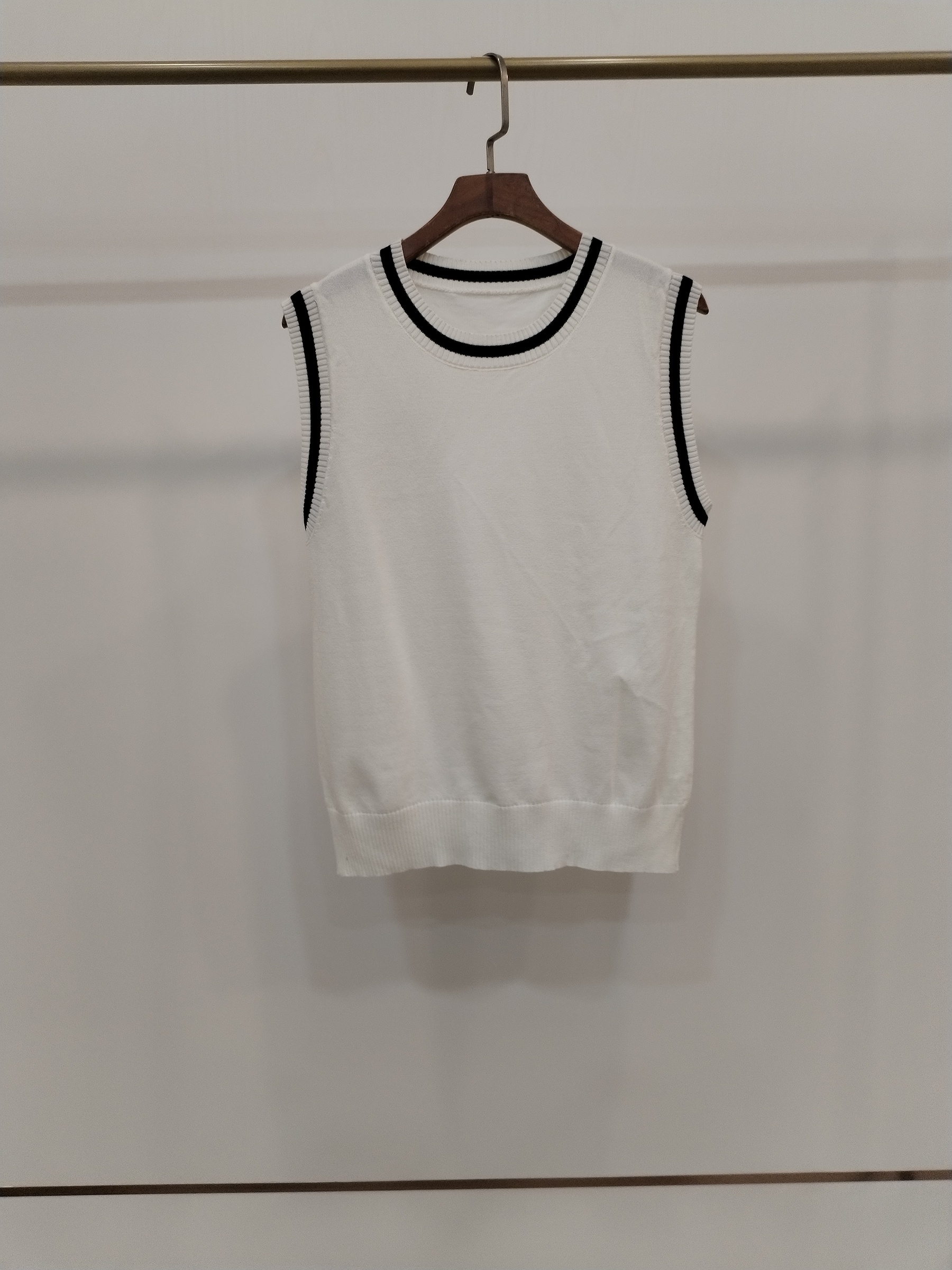 0101 Slesha Sleeveless Knit Top (B 43-51cm; L 52cm)