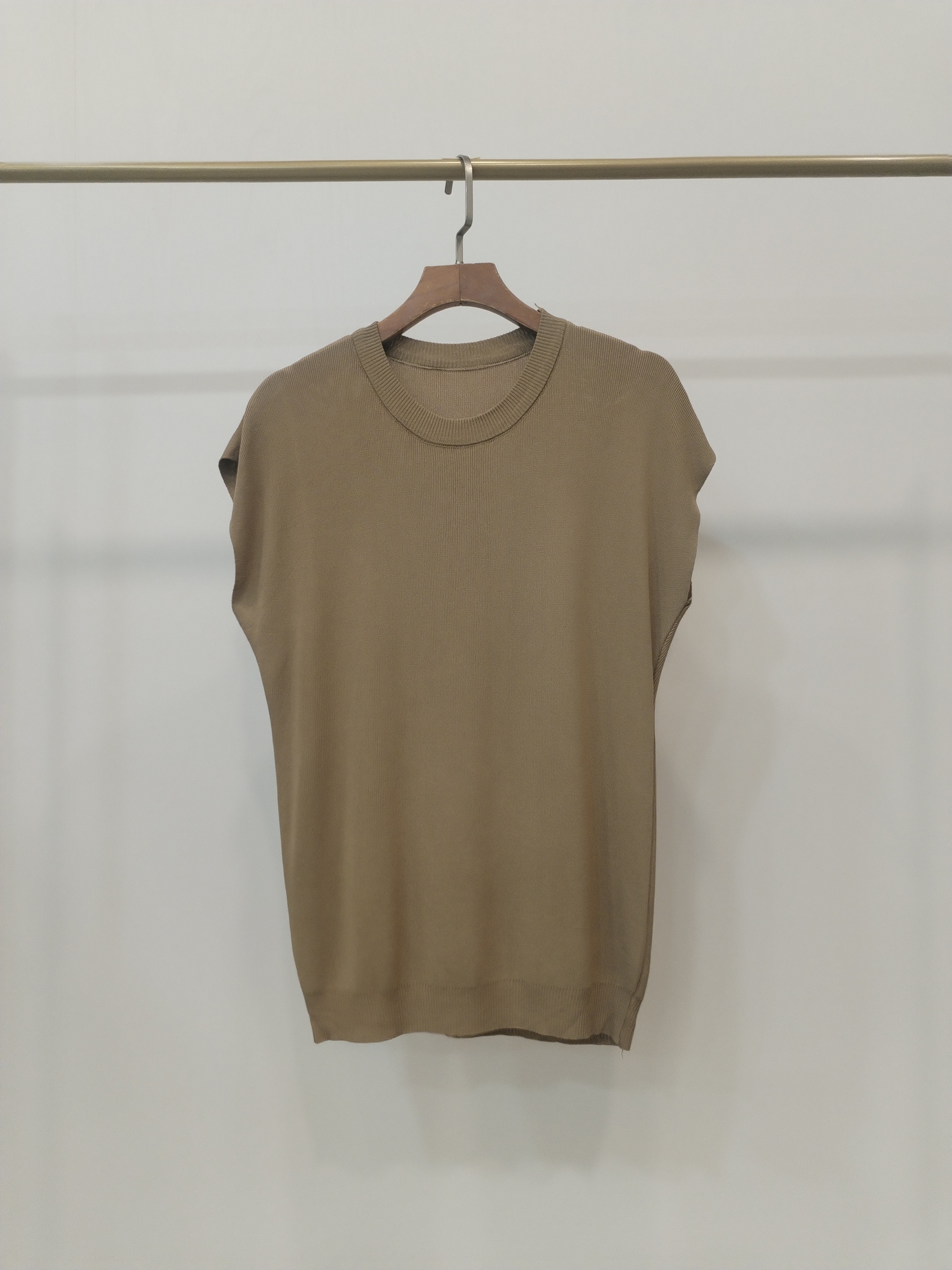 1925 Rebel Round Neck Cap Sleeve Cooling Knit Top (B 44-54cm; L 55cm)