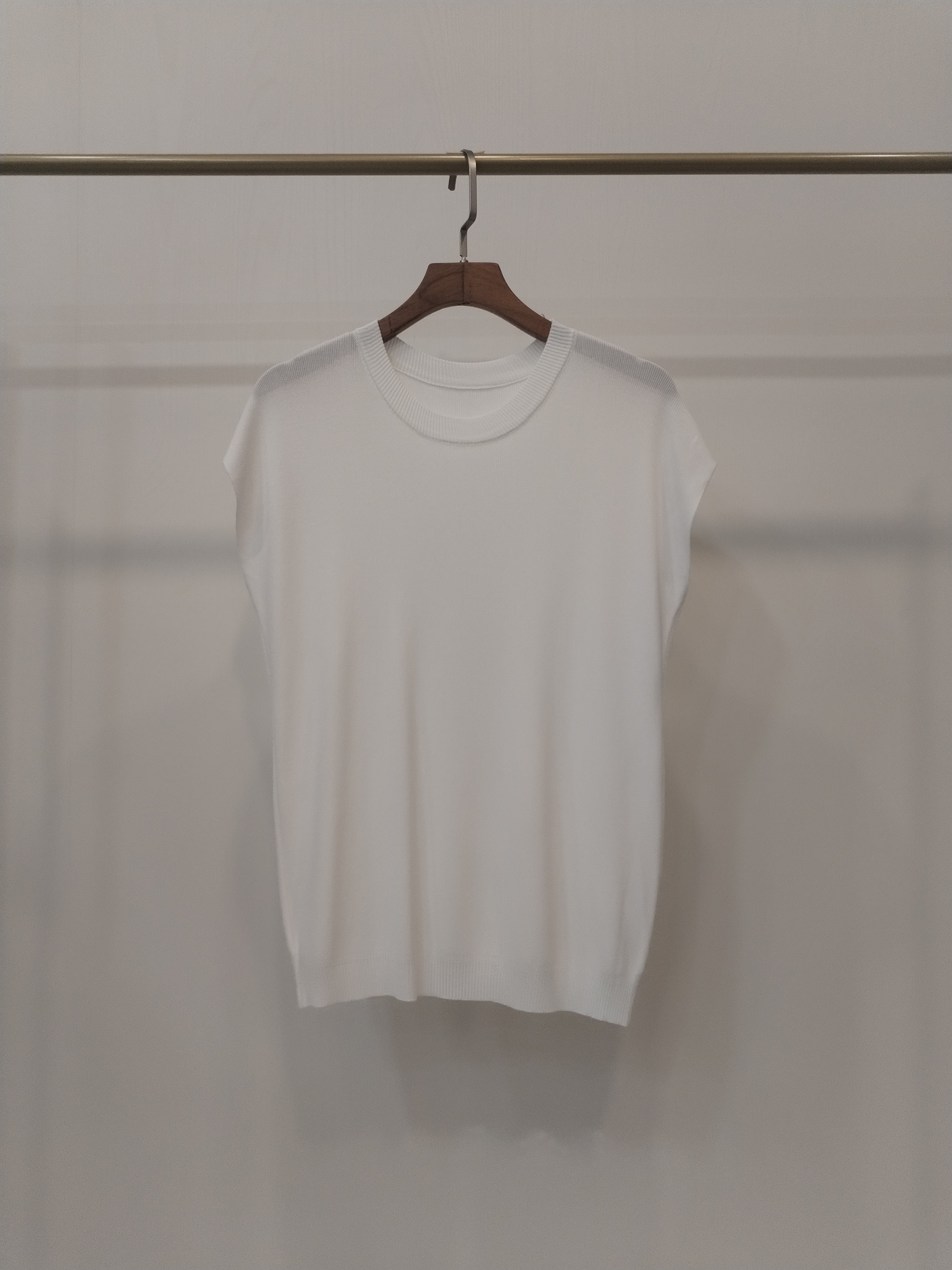 1925 Rebel Round Neck Cap Sleeve Cooling Knit Top (B 44-54cm; L 55cm)