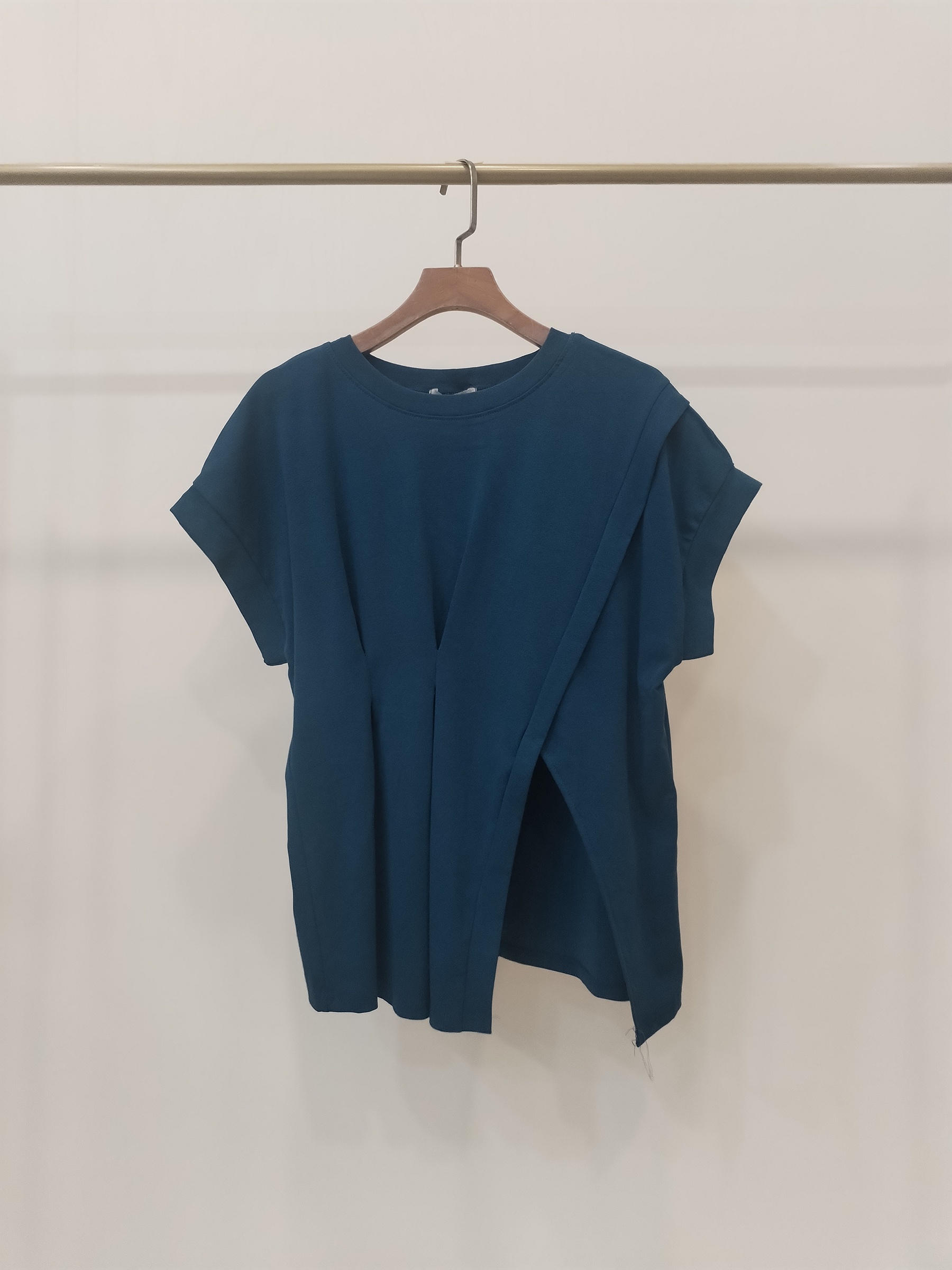 2846 Asantè Asymmetrical Front Slit Cap Sleeve Cotton Top (B 45-54cm; L 37/60cm)