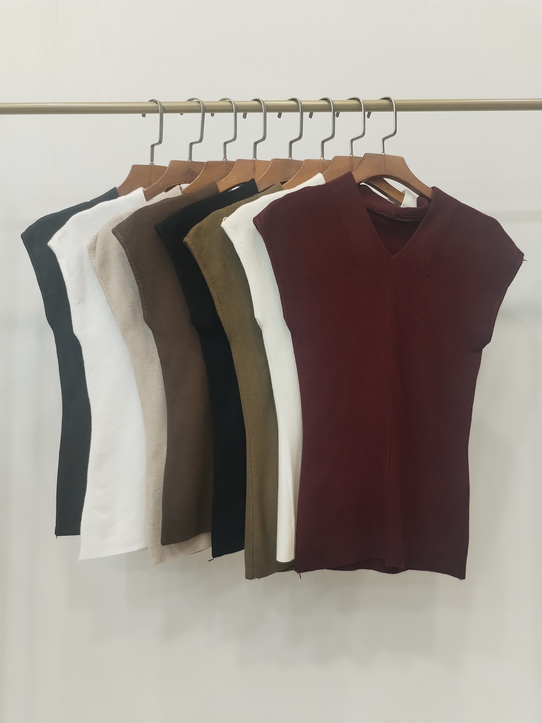 6729 Vallen V-Neck Sleeveless Knit Top (B 30-49cm; L 52cm)