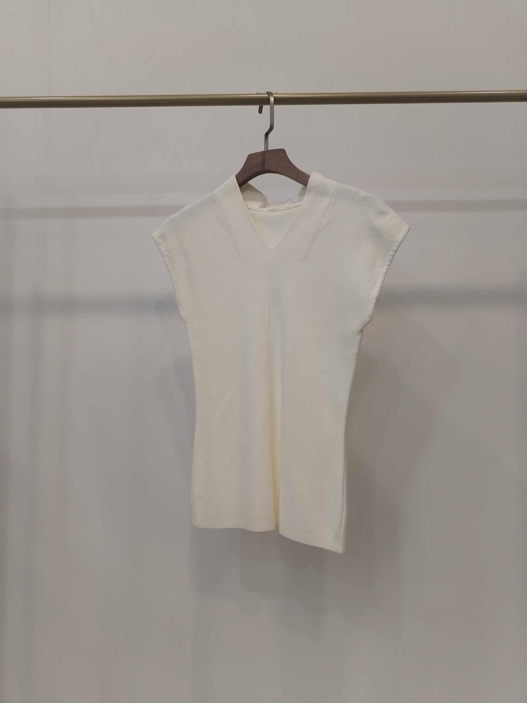 6729 Vallen V-Neck Sleeveless Knit Top (B 30-49cm; L 52cm)