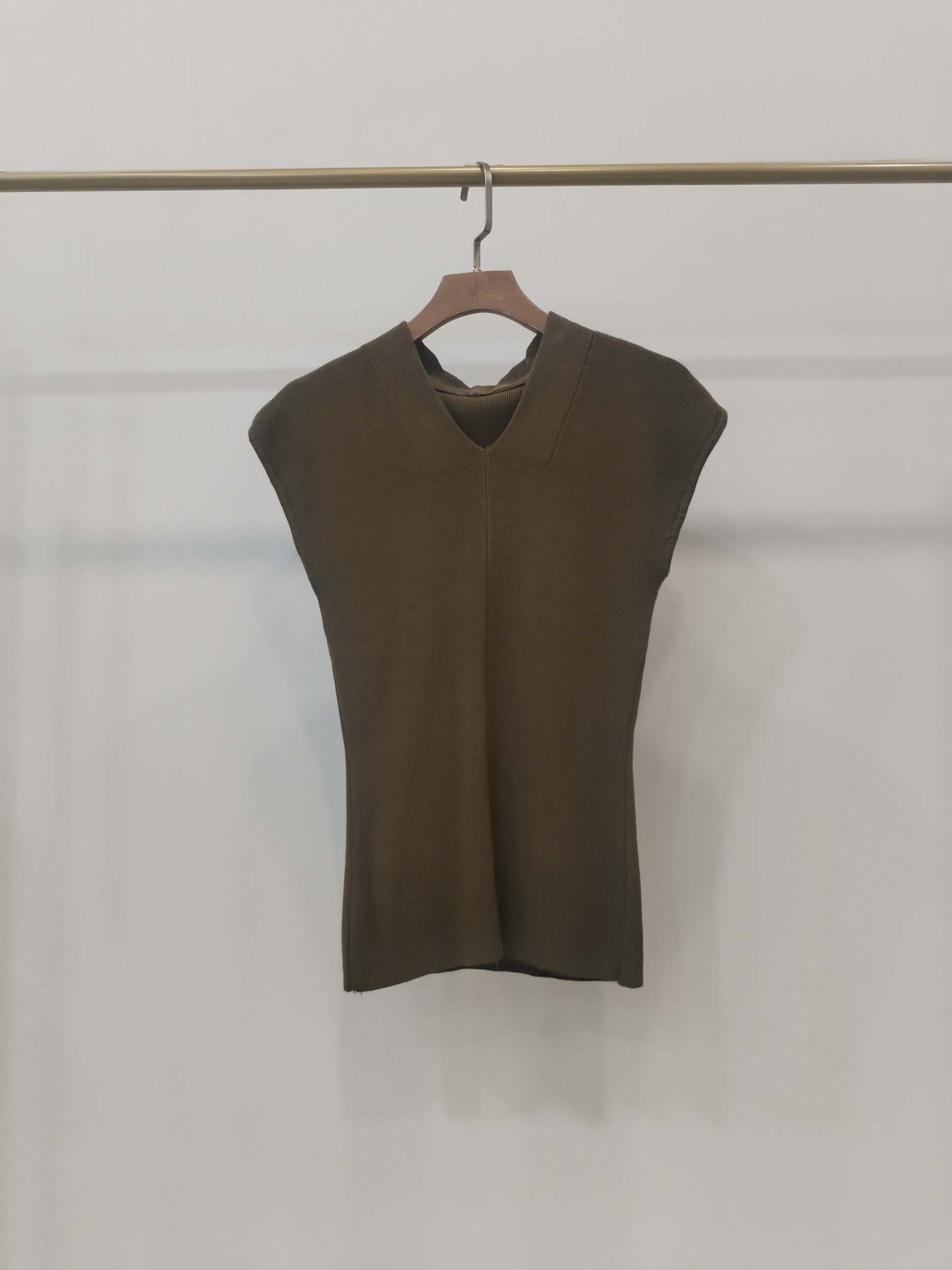 6729 Vallen V-Neck Sleeveless Knit Top (B 30-49cm; L 52cm)