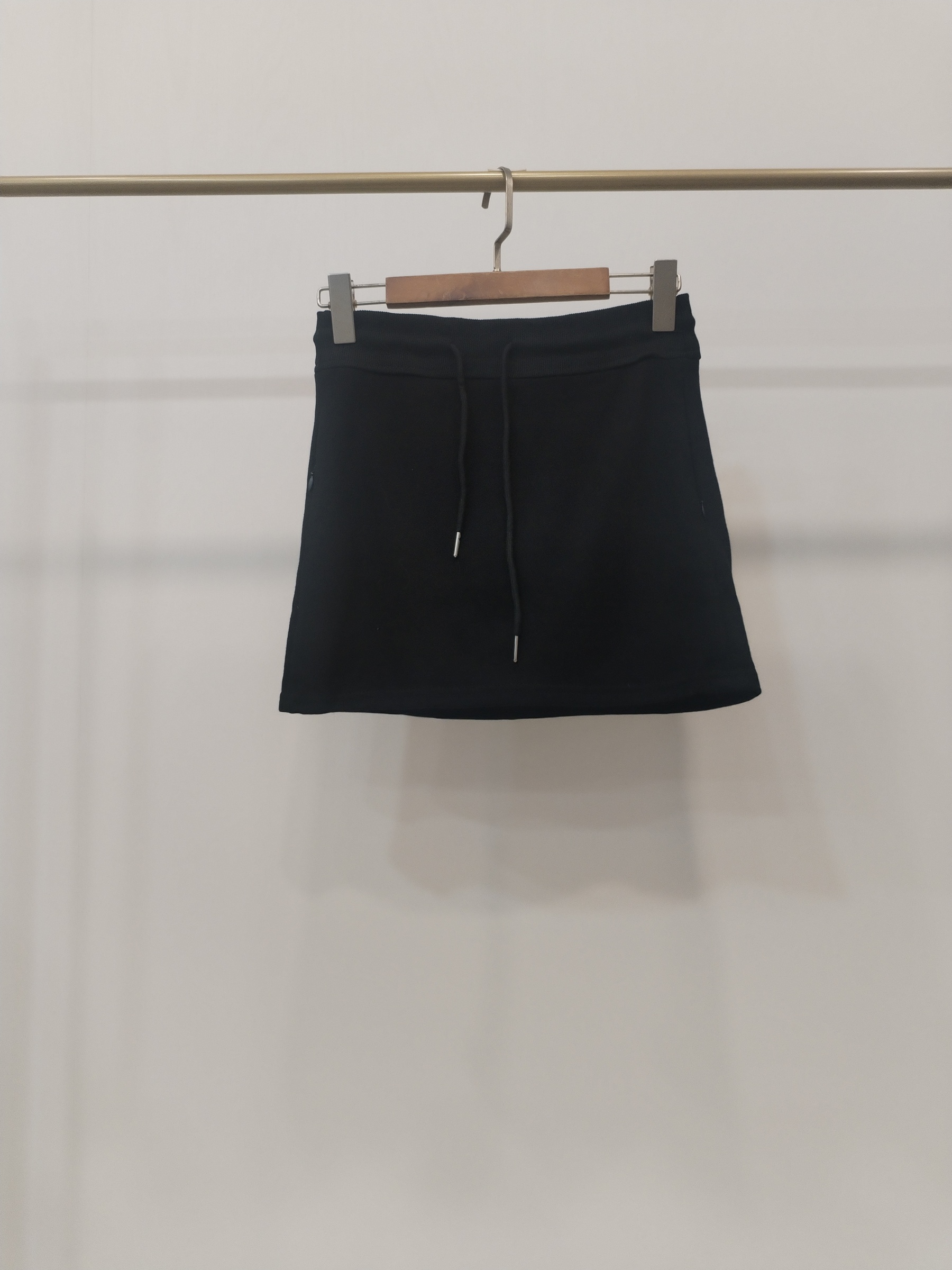 616 Zachary Zipper Pockets Sporty Skirt w Inner Shorts (UW 33-34cm; H 39-47cm; L 35cm)