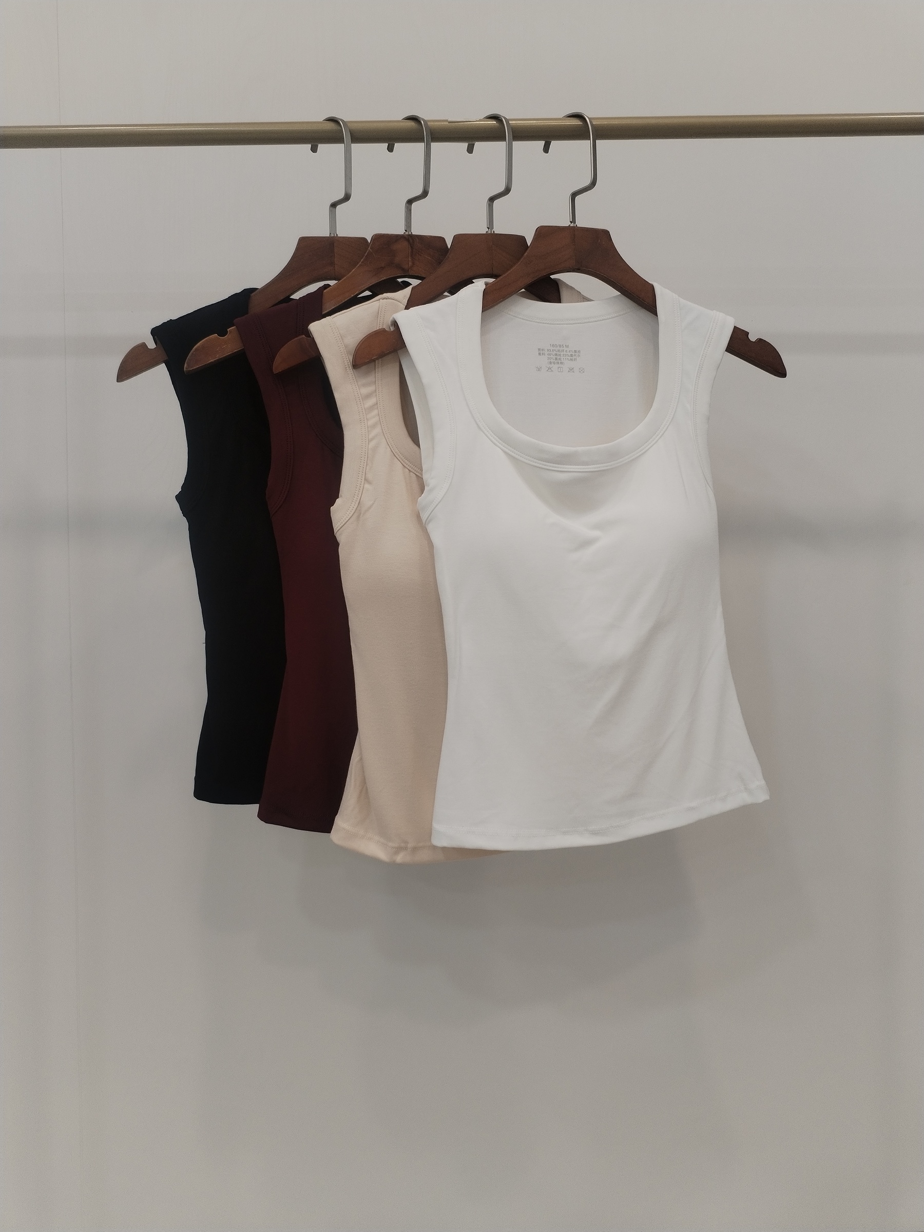 8814 Paxtyn Padded Cotton Tank Top (B 29-45cm; L 43cm)