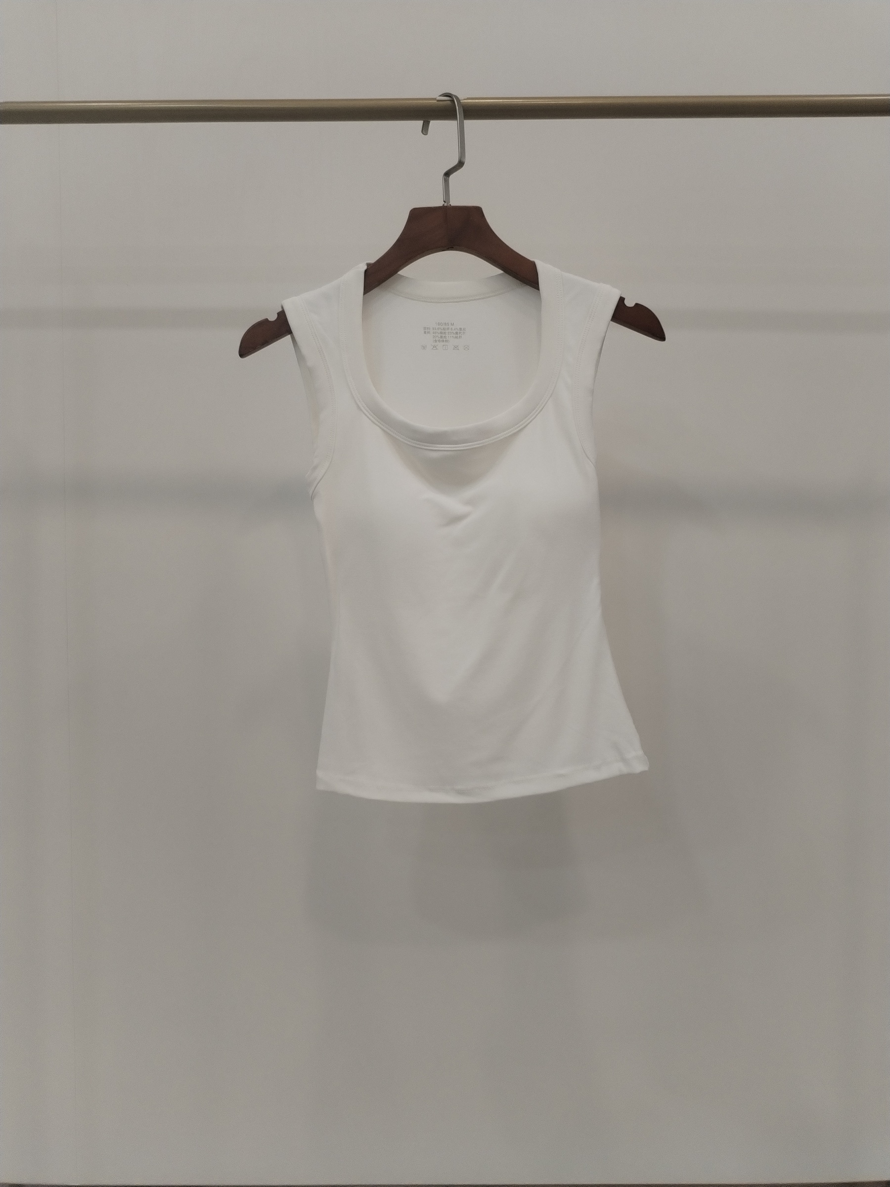 8814 Paxtyn Padded Cotton Tank Top (B 29-45cm; L 43cm)