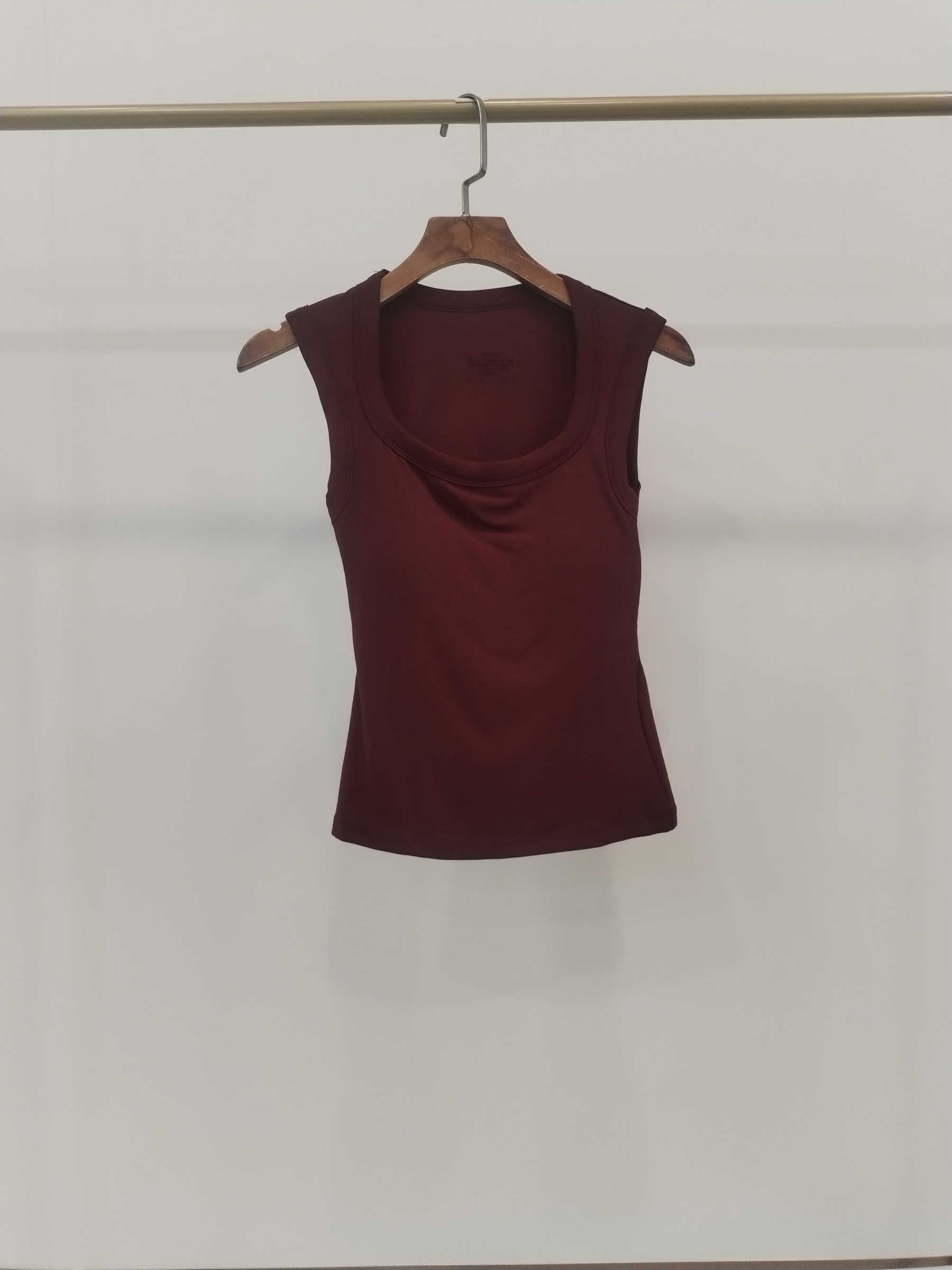 8814 Paxtyn Padded Cotton Tank Top (B 29-45cm; L 43cm)