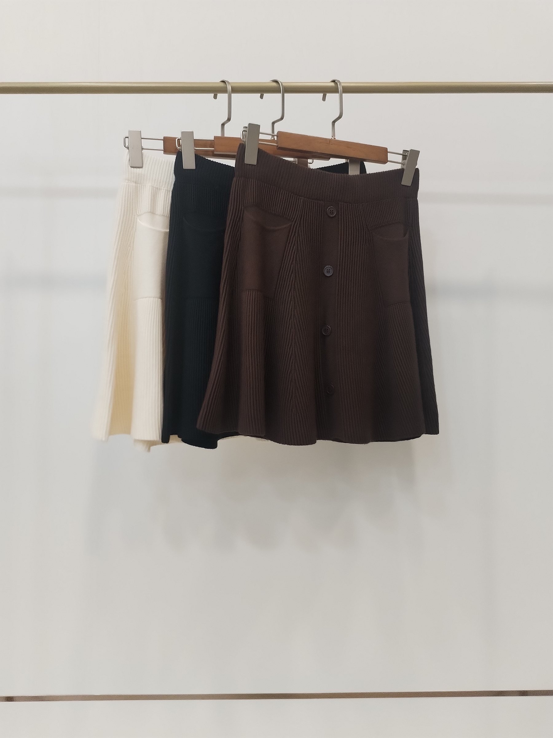 2307 Kendrick Button-Embellished Ribbed Flare Knit Skirt (UW 32-48cm; H FS; L 43cm)