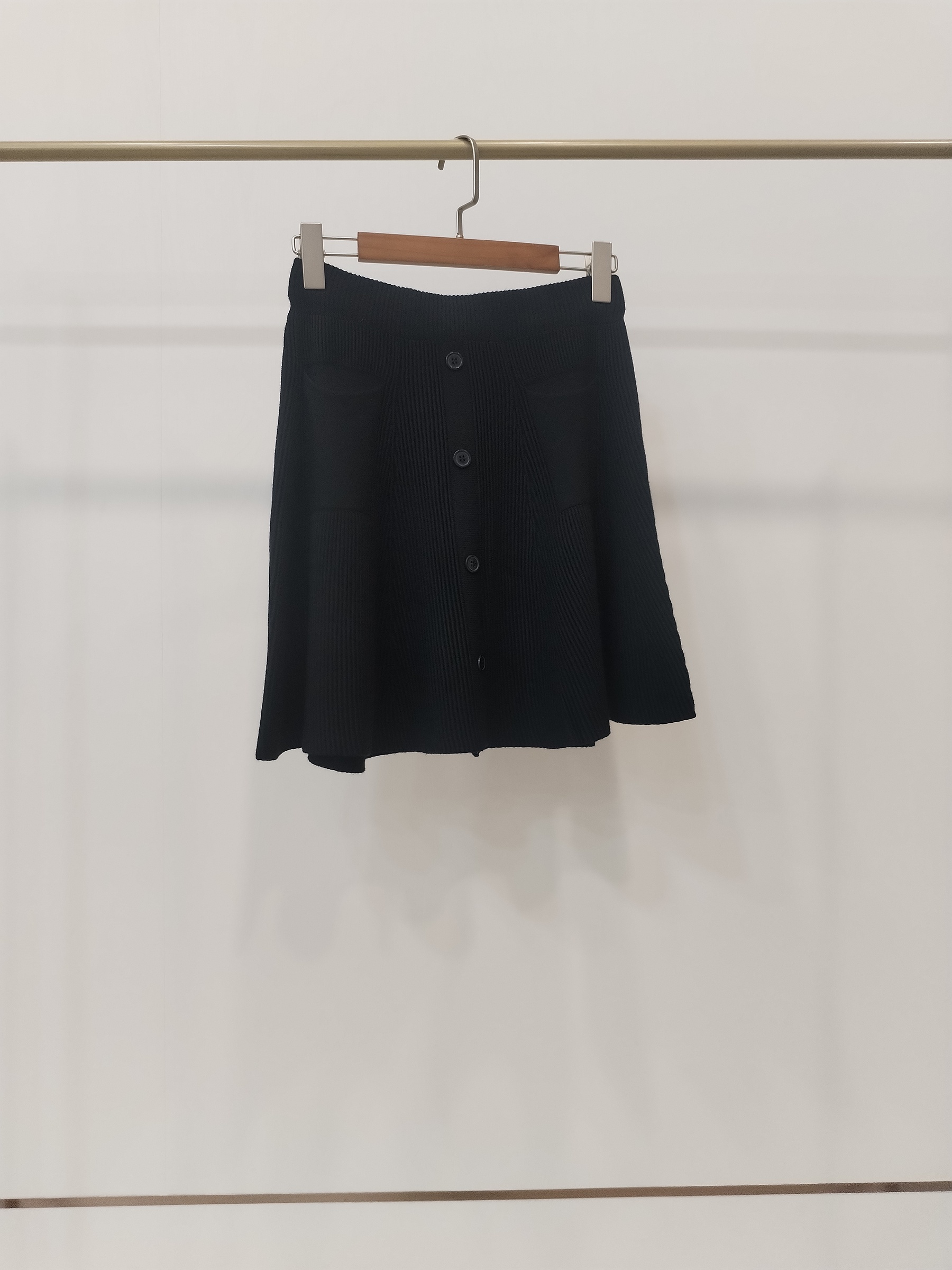 2307 Kendrick Button-Embellished Ribbed Flare Knit Skirt (UW 32-48cm; H FS; L 43cm)