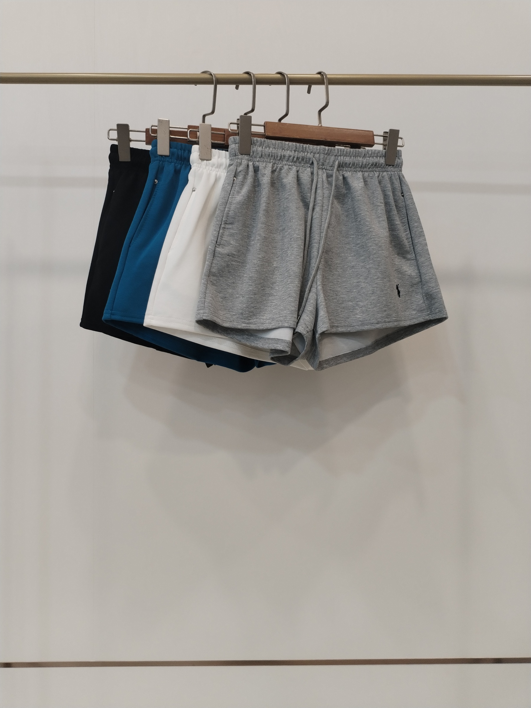 658 Schwarz Polo Tie-Waist Sweat Shorts w Pockets (UW 32-47cm; H 49-62cm; L 31cm)