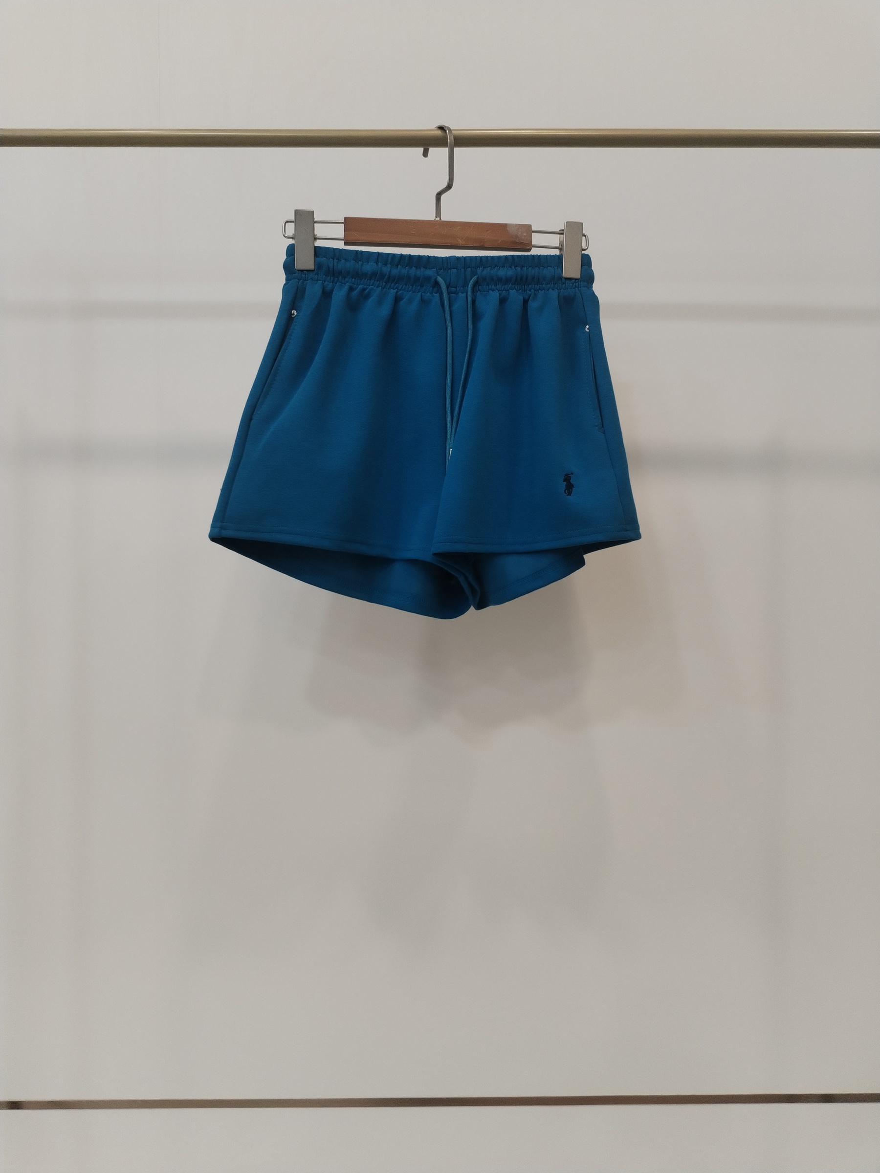658 Schwarz Polo Tie-Waist Sweat Shorts w Pockets (UW 32-47cm; H 49-62cm; L 31cm)