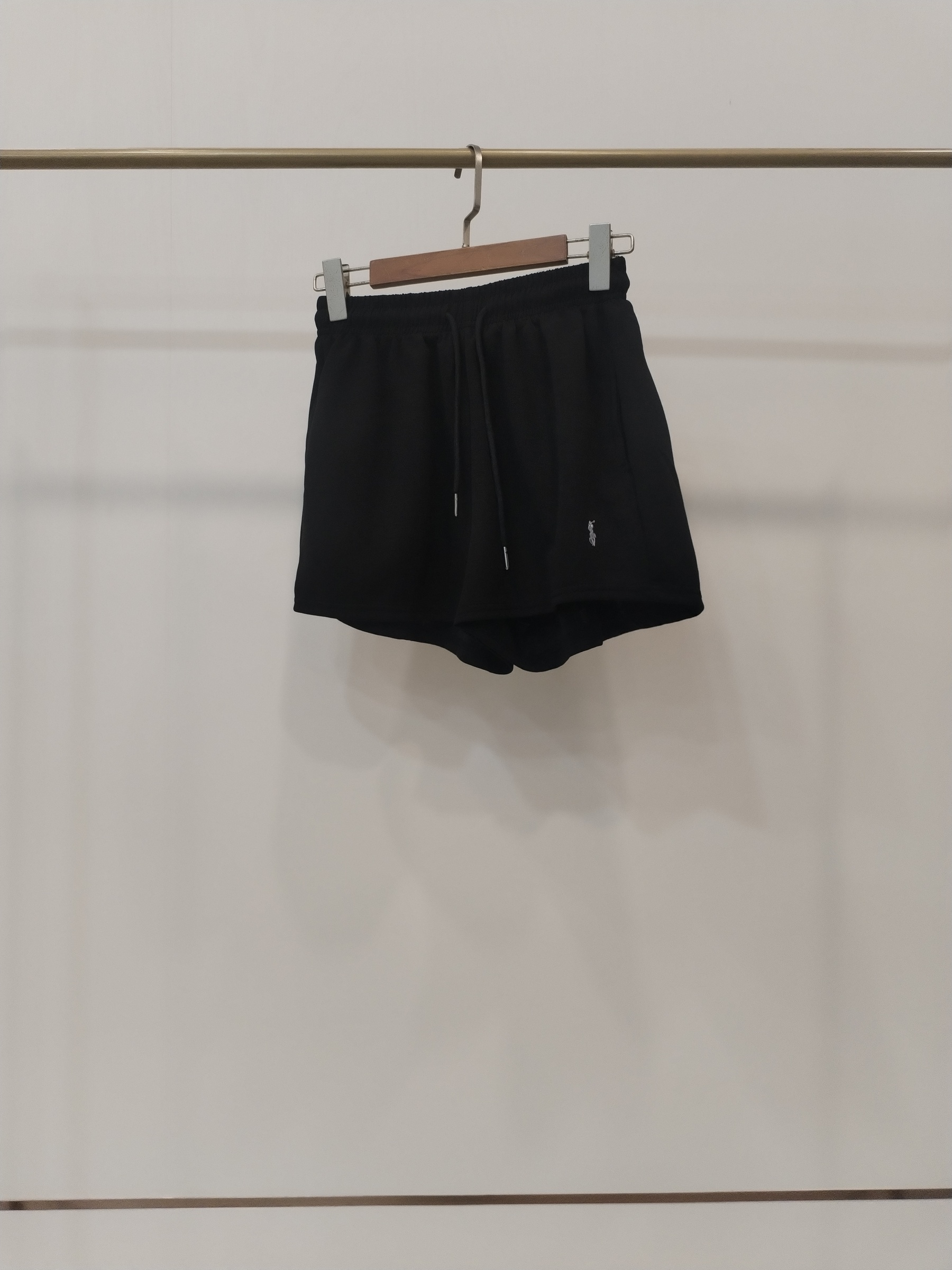658 Schwarz Polo Tie-Waist Sweat Shorts w Pockets (UW 32-47cm; H 49-62cm; L 31cm)