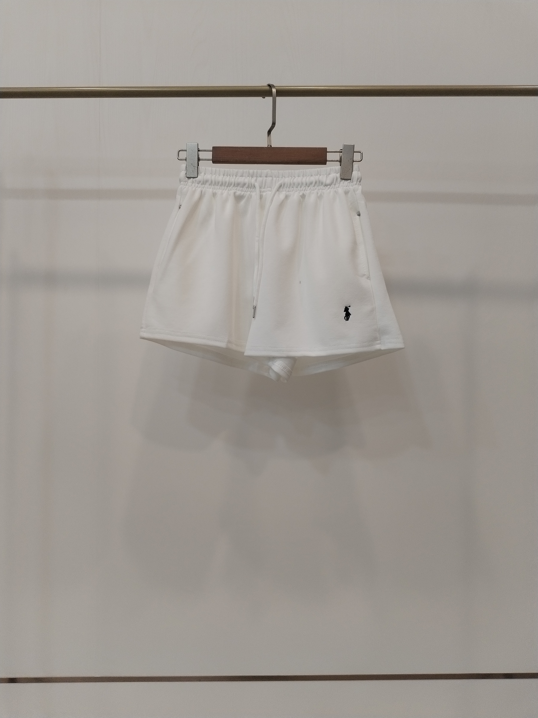 658 Schwarz Polo Tie-Waist Sweat Shorts w Pockets (UW 32-47cm; H 49-62cm; L 31cm)