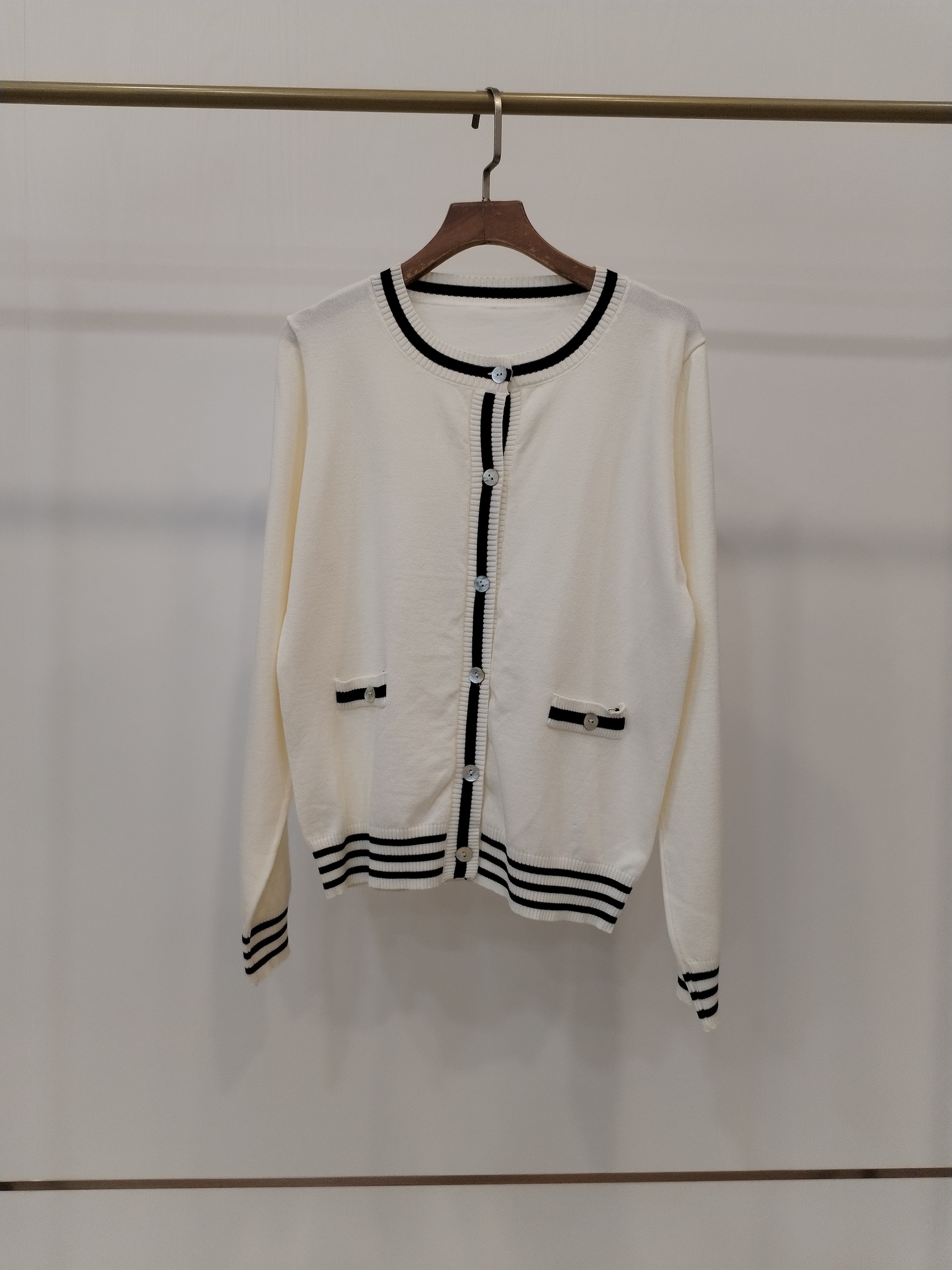01011 Christopher Knitted Cardigan (B 46-51cm; L 56cm)