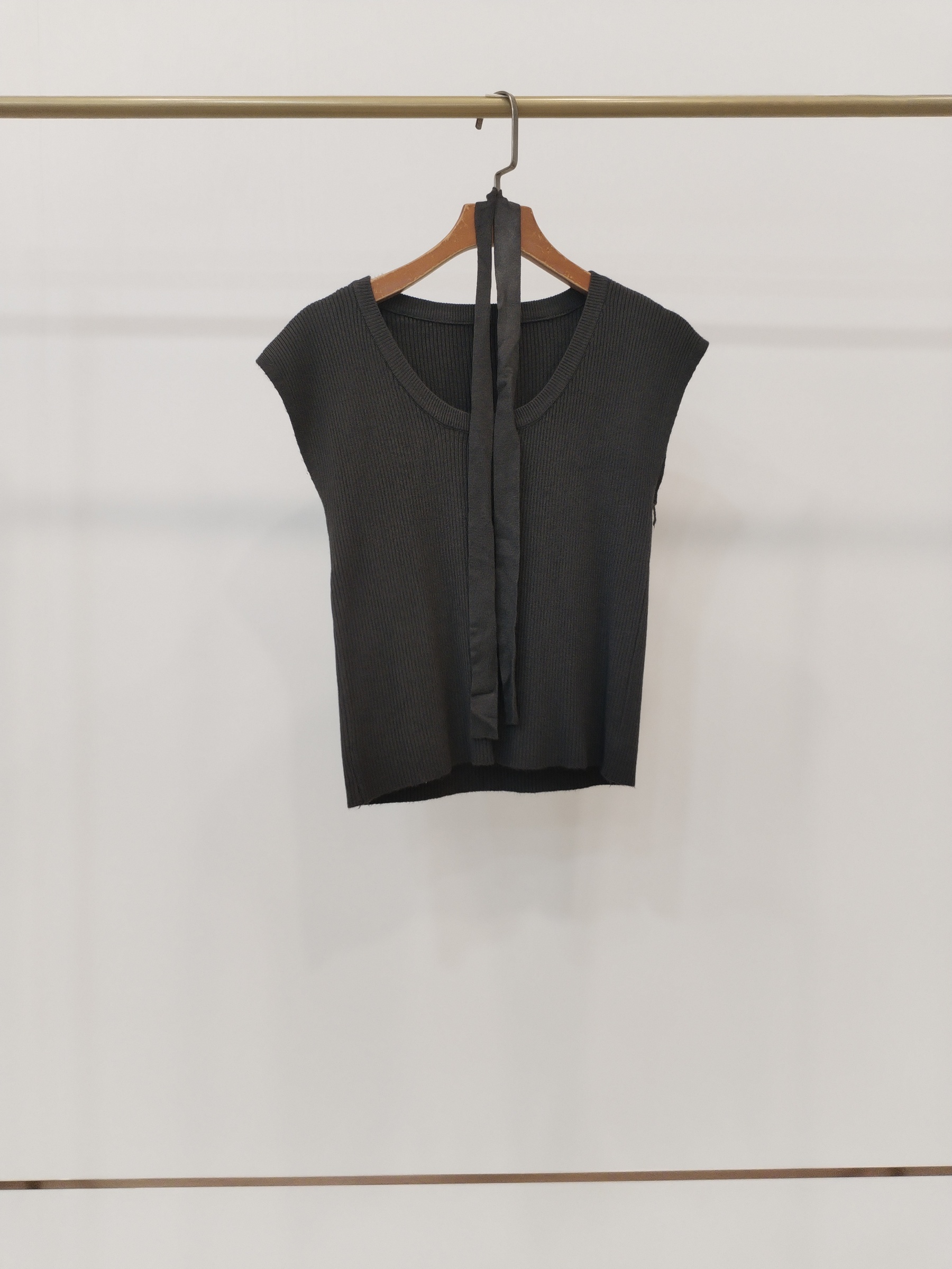 6703 Sabrene Sleeveless Knit Top w Sash (B 35-49cm; L 45cm)
