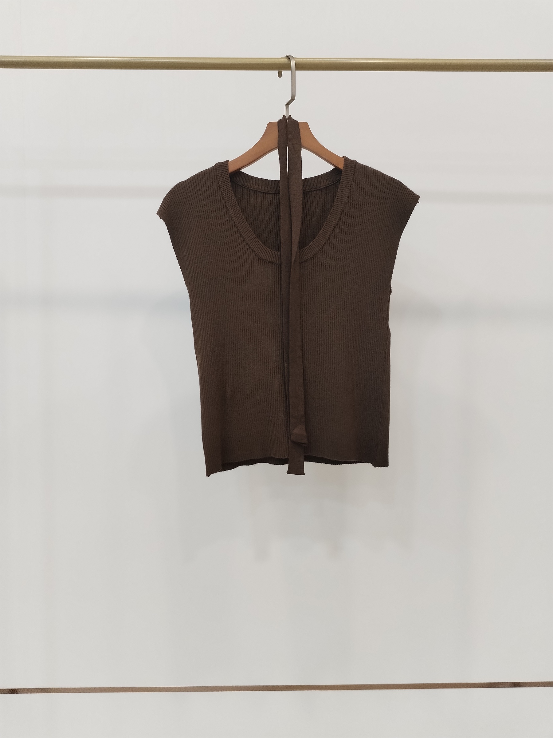 6703 Sabrene Sleeveless Knit Top w Sash (B 35-49cm; L 45cm)