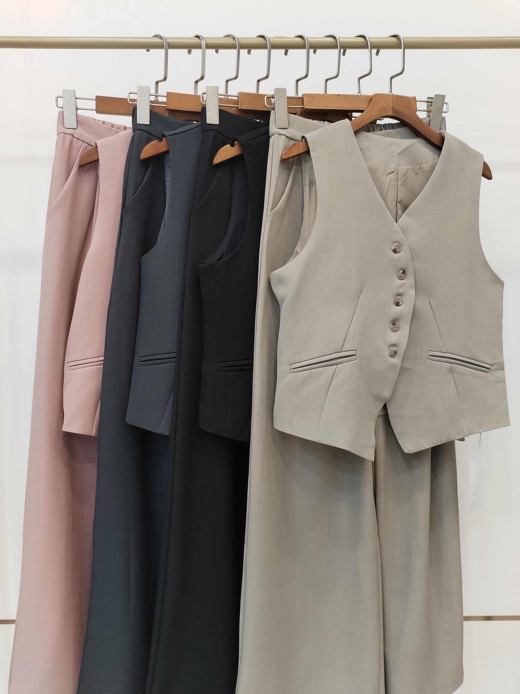 5529 Valdivia Tailored Vest & Pants Set (Top: B 47cm; L 52cm, Bottom: UW 32-41cm; H 49-55cm; L 102cm)