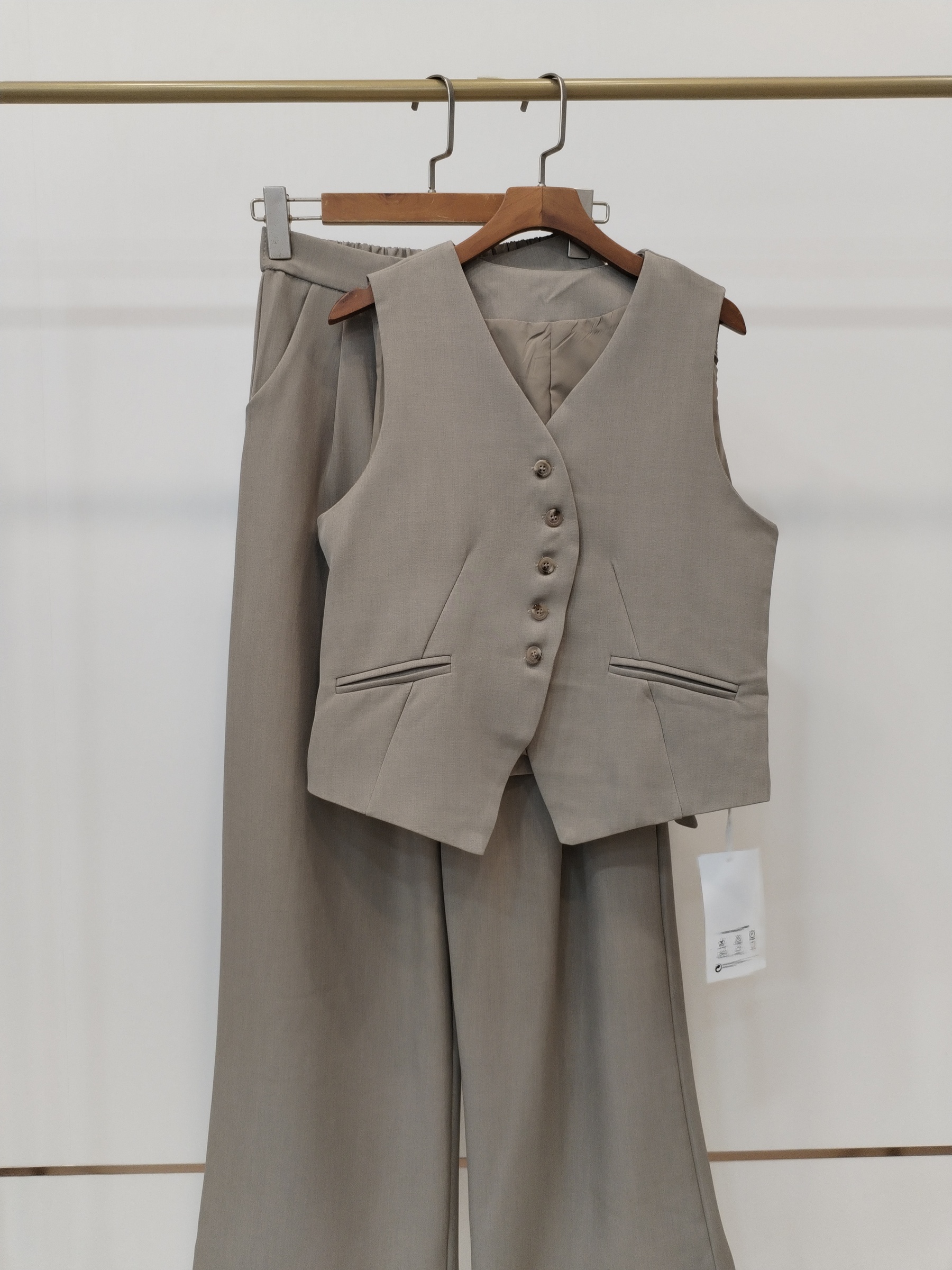 5529 Valdivia Tailored Vest & Pants Set (Top: B 47cm; L 52cm, Bottom: UW 32-41cm; H 49-55cm; L 102cm)