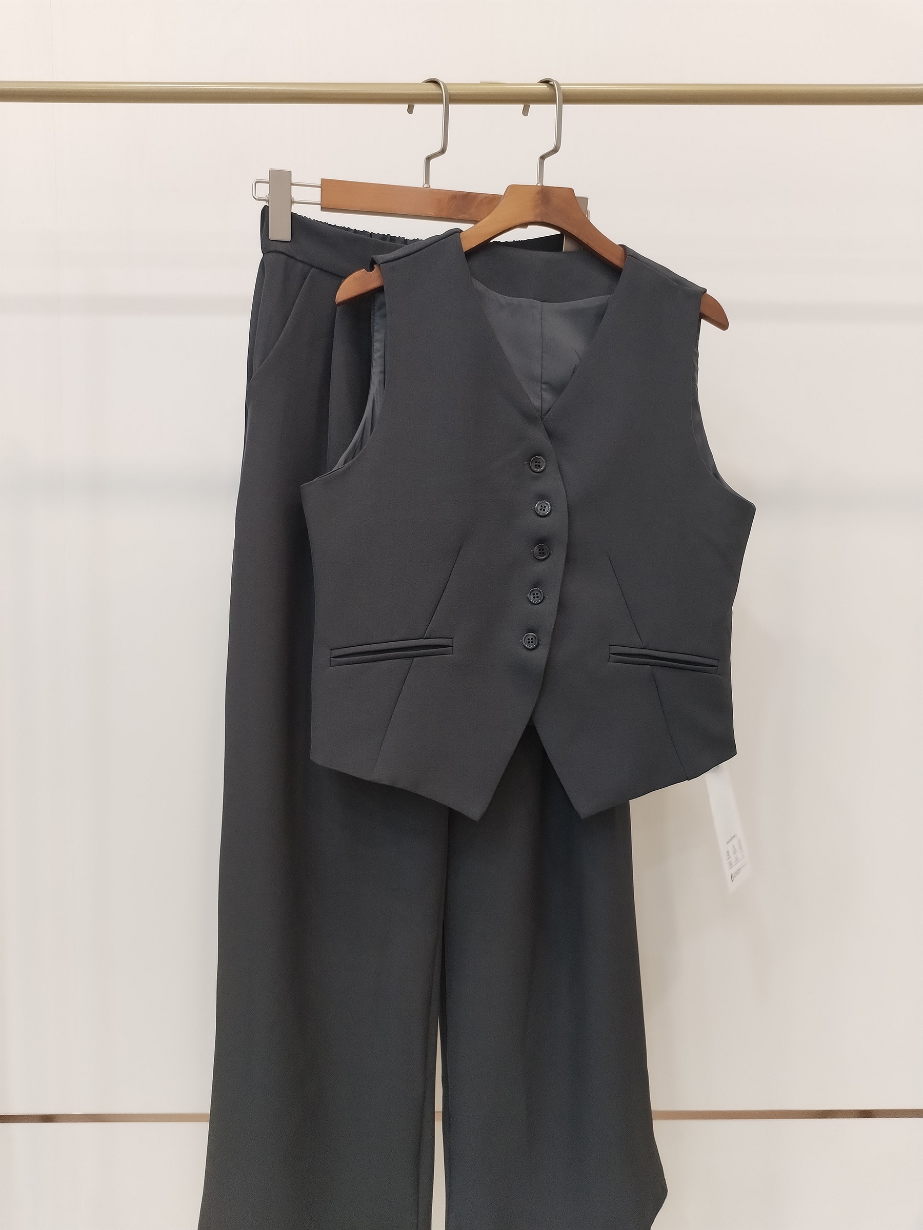 5529 Valdivia Tailored Vest & Pants Set (Top: B 47cm; L 52cm, Bottom: UW 32-41cm; H 49-55cm; L 102cm)