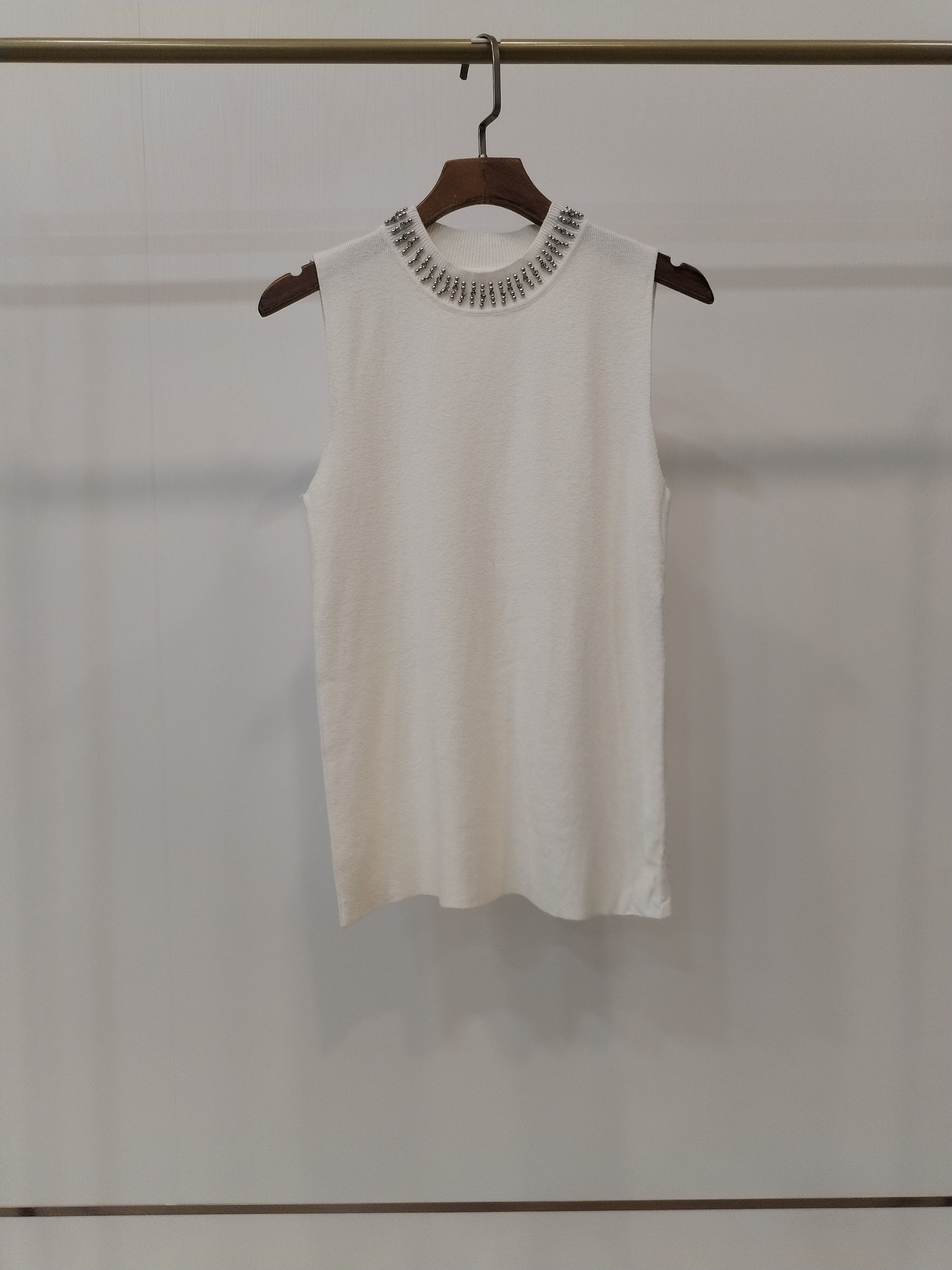 0182 Niko Bead-Embellished Neck Sleeveless Knit Top (B 35-50cm; L 53cm)