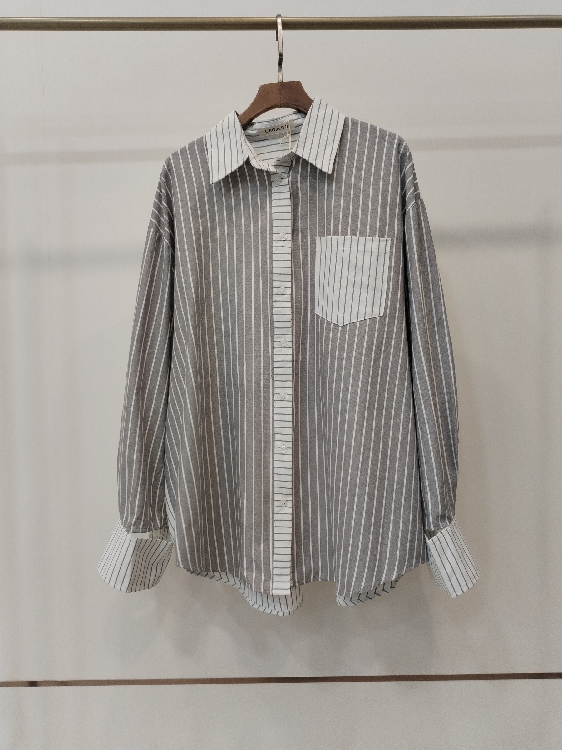 6883 Sevene Vertical Striped Shirt (B 68cm; L 73cm)