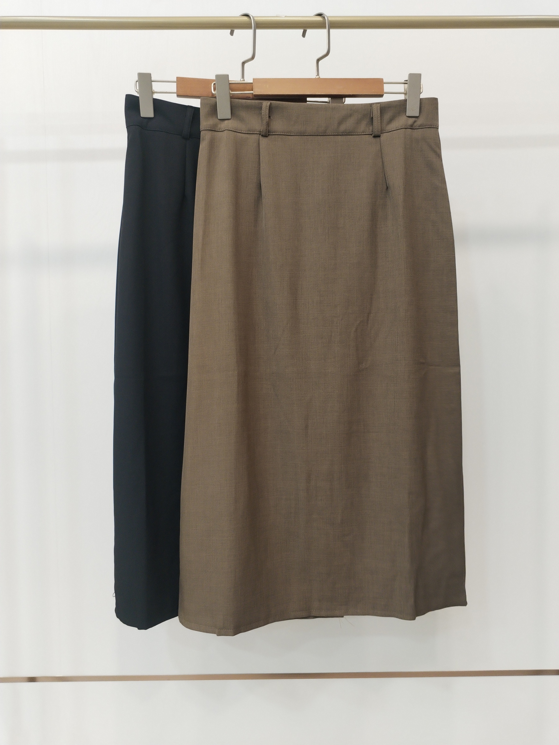 5911 Melly Back Slit Midi Skirt (UW 38-39cm; H 47-49cm; L 80cm)