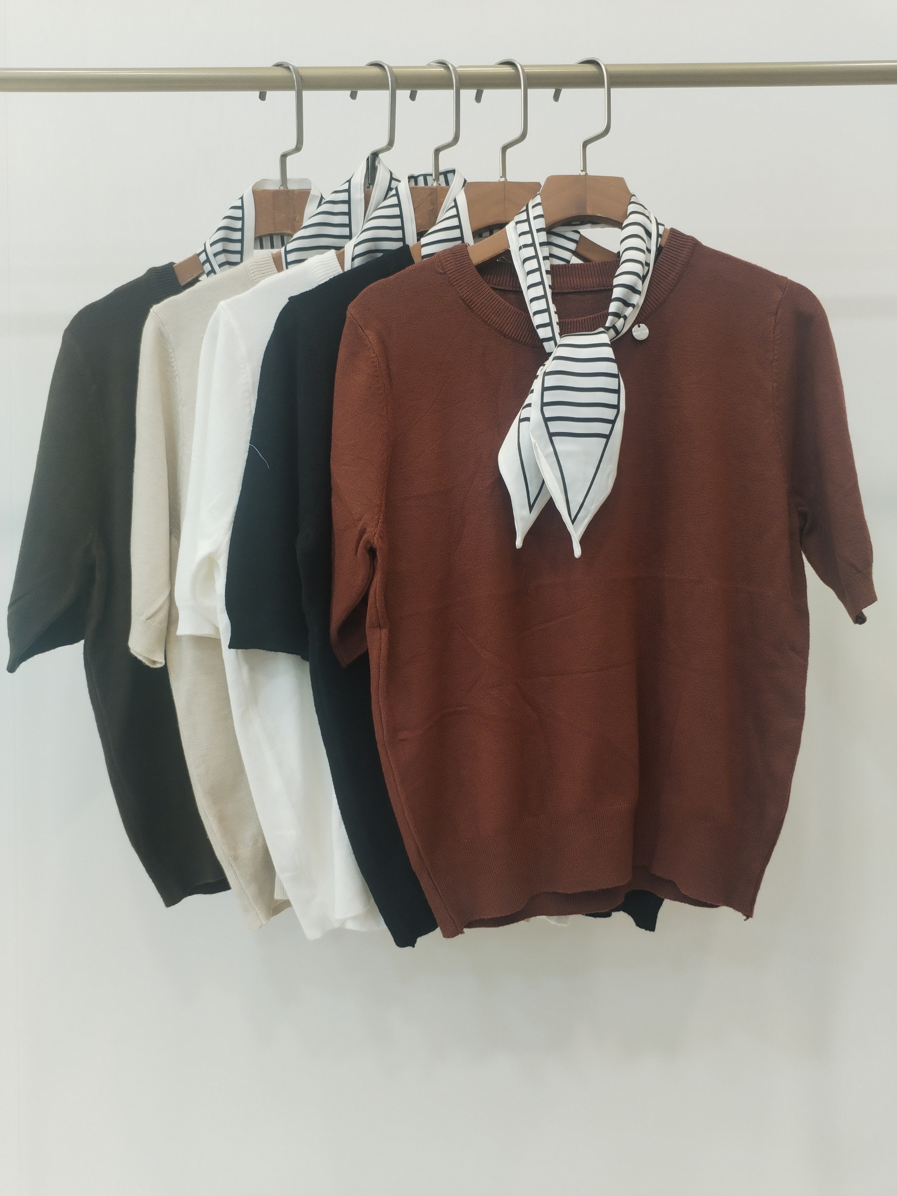 2878 Renauld Round Neck Knit Top w Twilly (B 46-51cm; L 52cm)