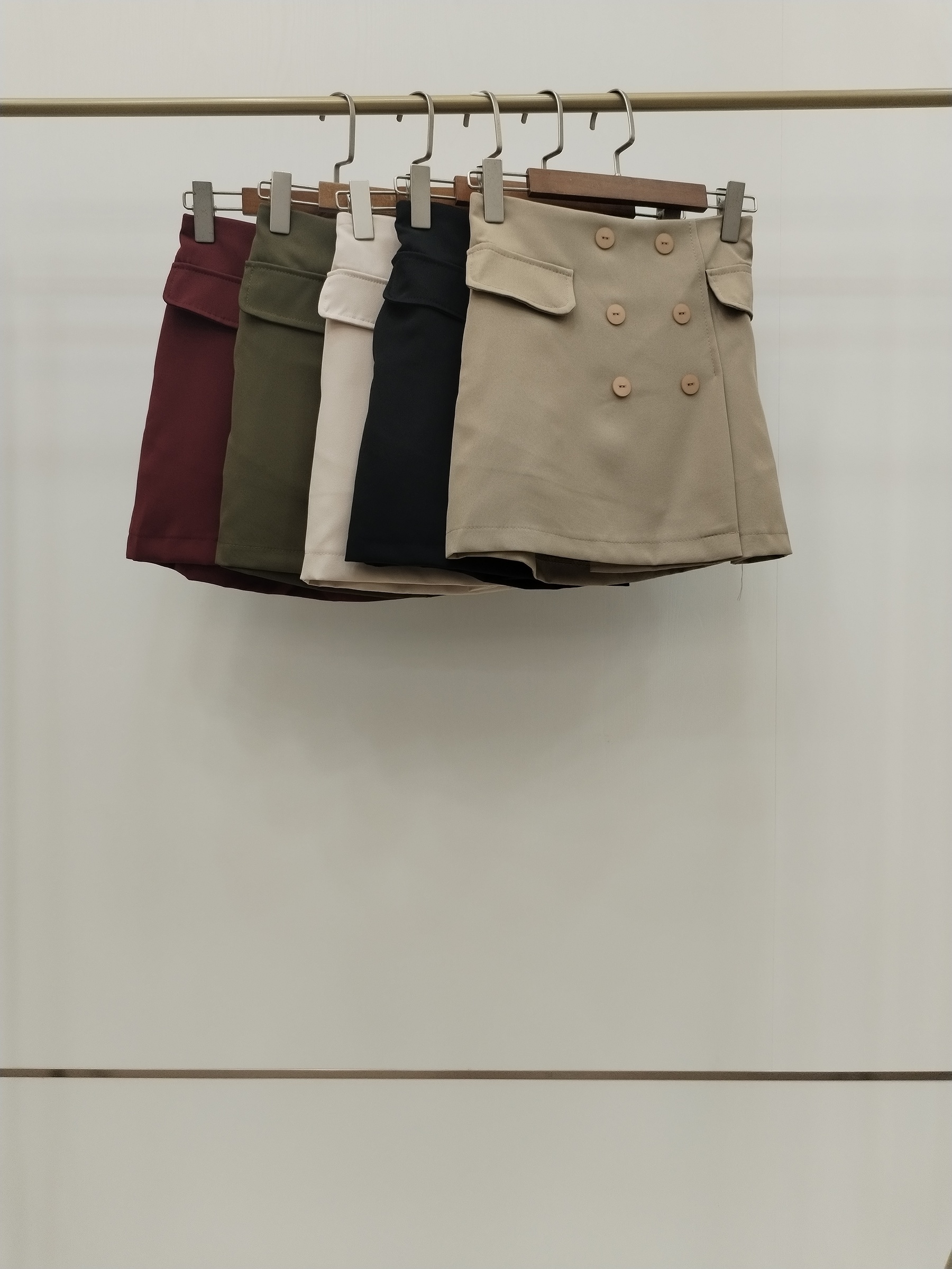 2877 Miliano Button-Embellished Skirt w Inner Shorts (UW 32-43cm; H 41-50cm; L 37cm)