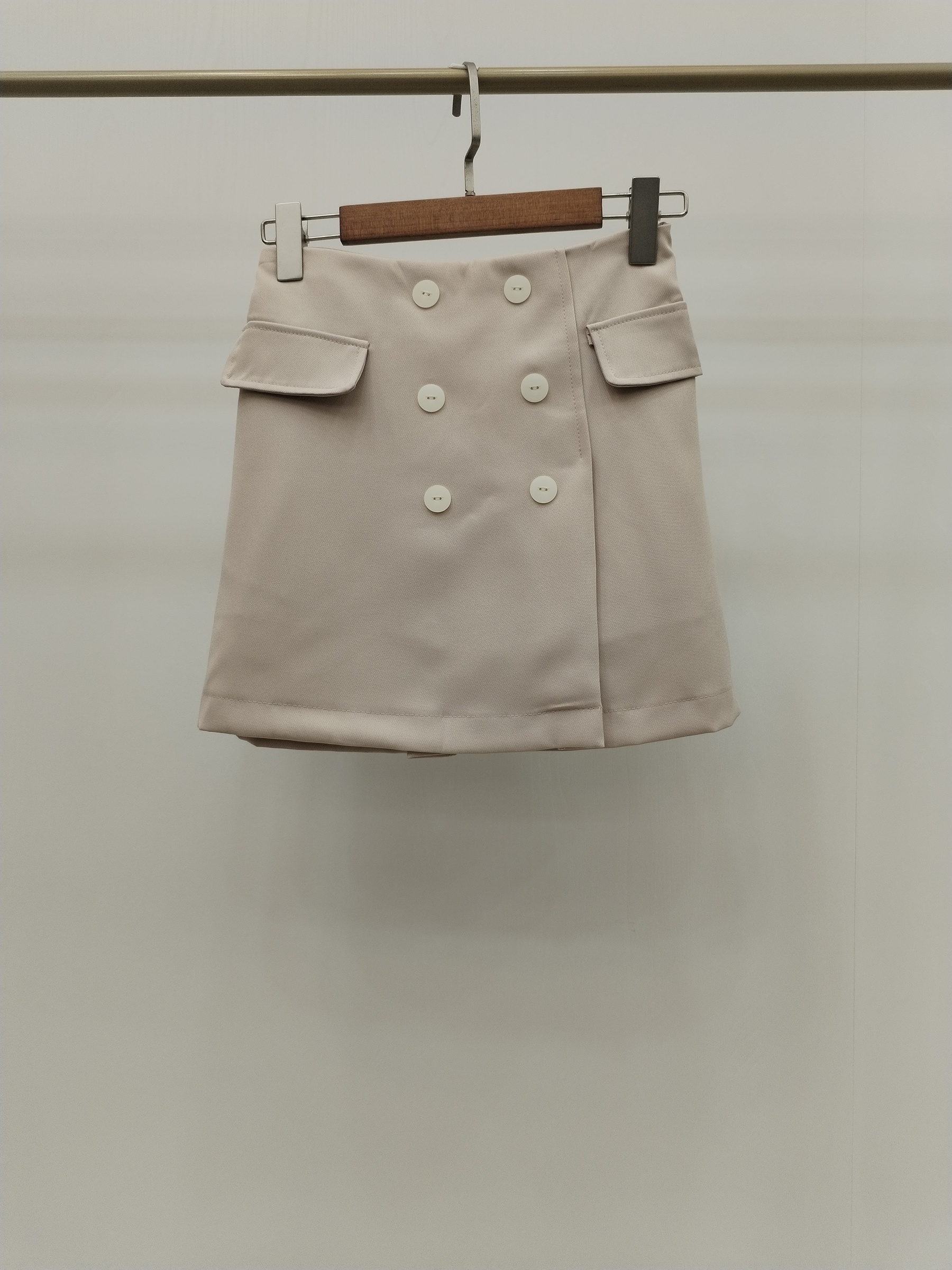 2877 Miliano Button-Embellished Skirt w Inner Shorts (UW 32-43cm; H 41-50cm; L 37cm)