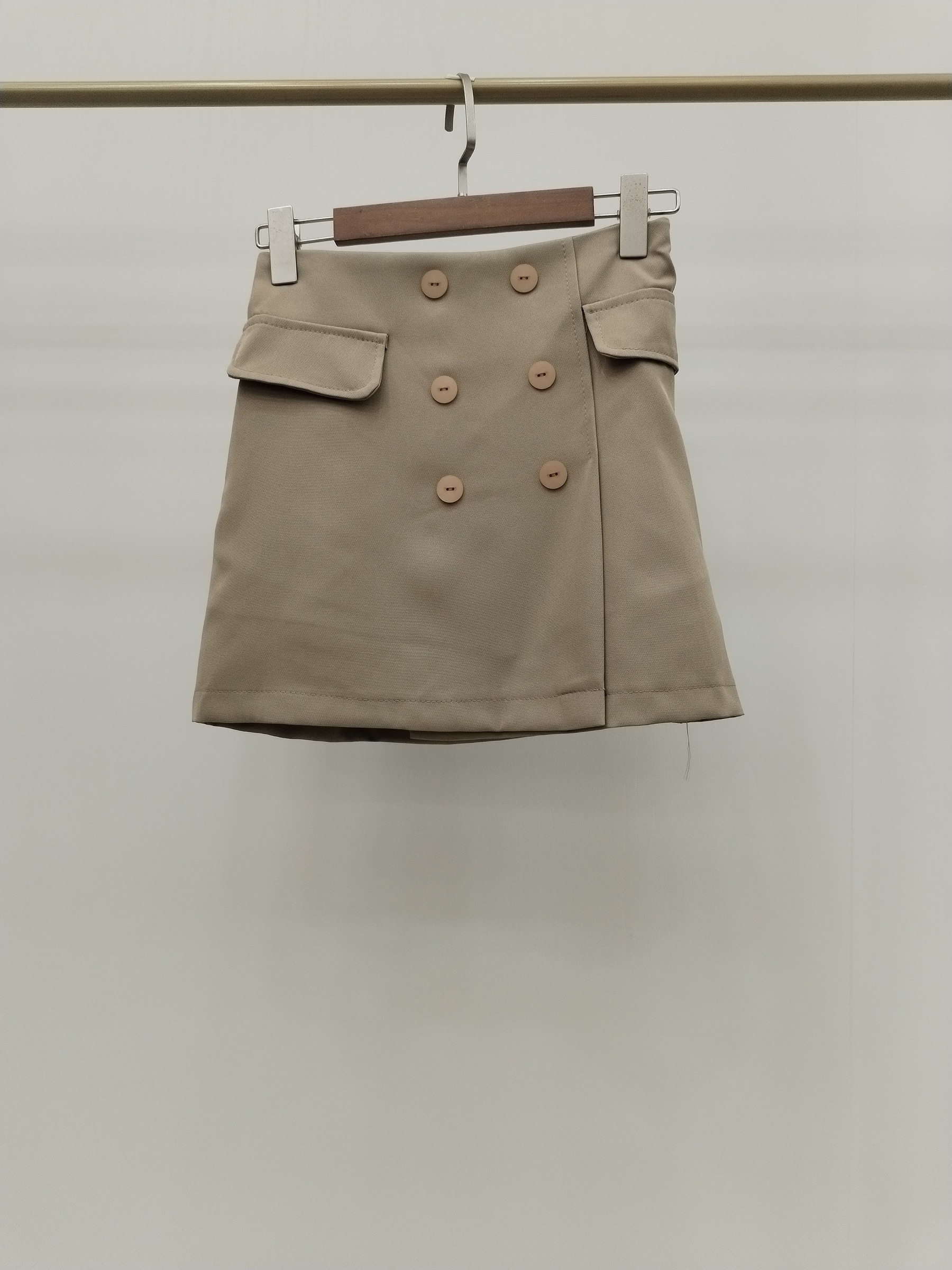 2877 Miliano Button-Embellished Skirt w Inner Shorts (UW 32-43cm; H 41-50cm; L 37cm)