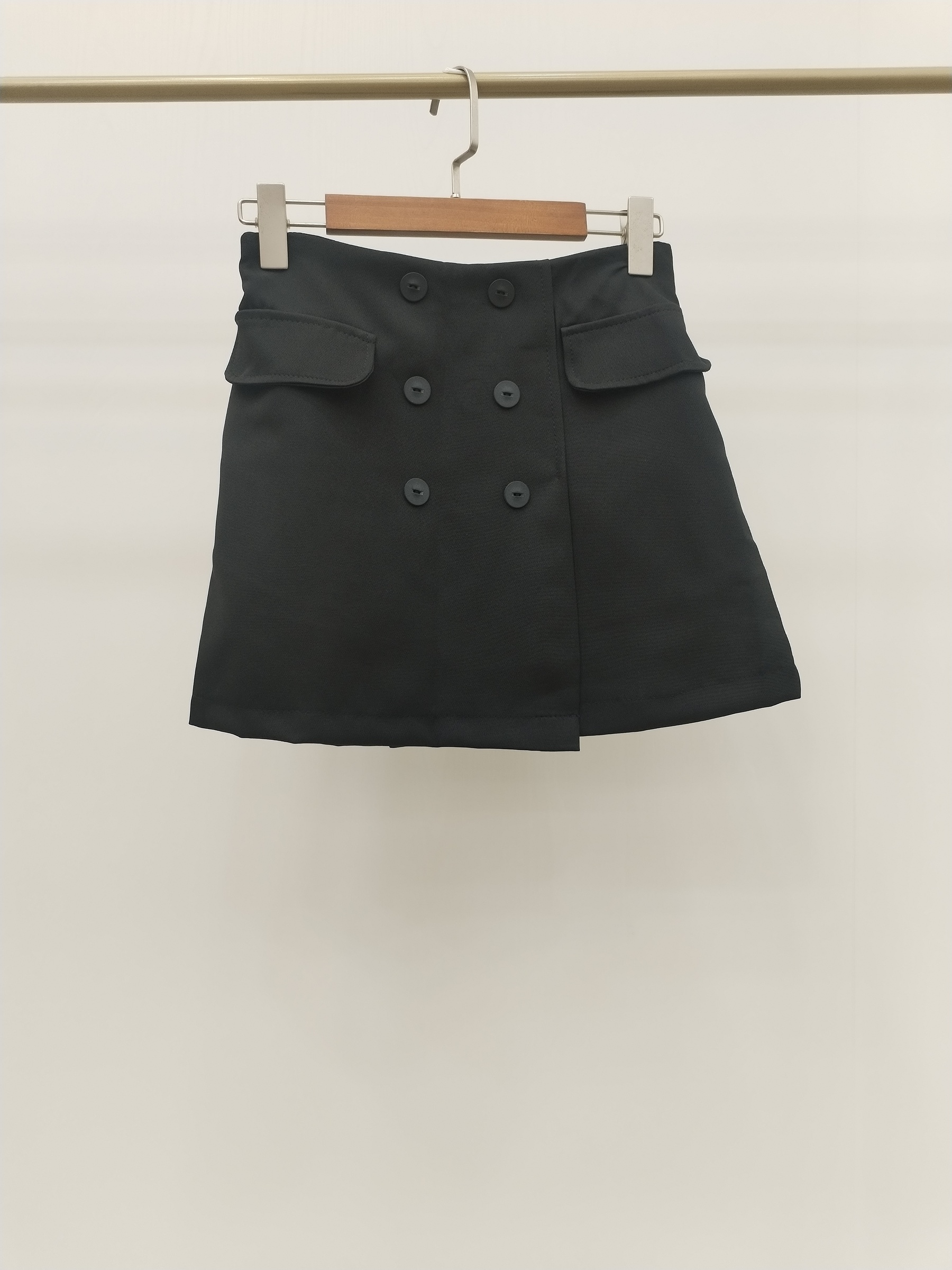 2877 Miliano Button-Embellished Skirt w Inner Shorts (UW 32-43cm; H 41-50cm; L 37cm)