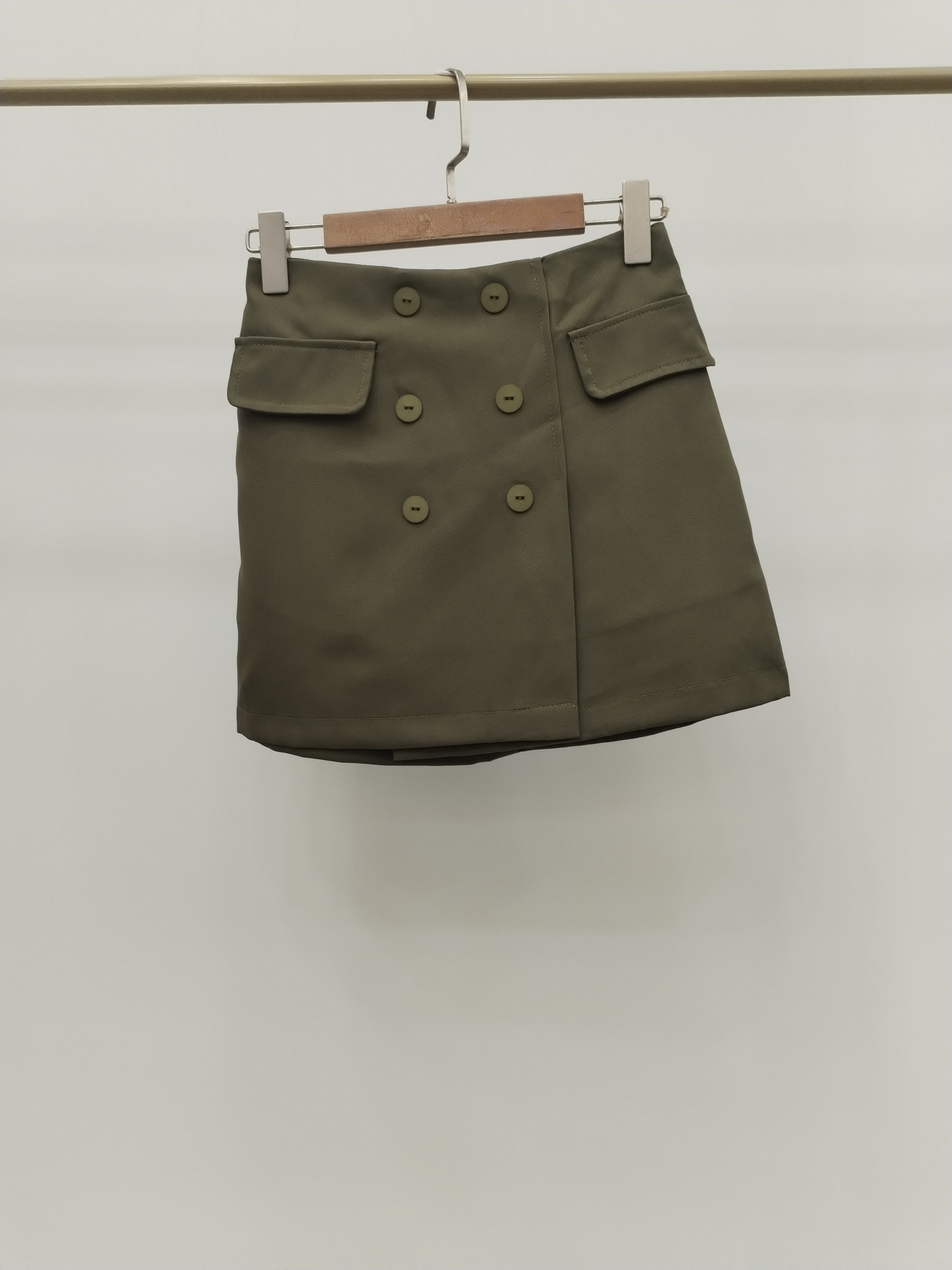 2877 Miliano Button-Embellished Skirt w Inner Shorts (UW 32-43cm; H 41-50cm; L 37cm)