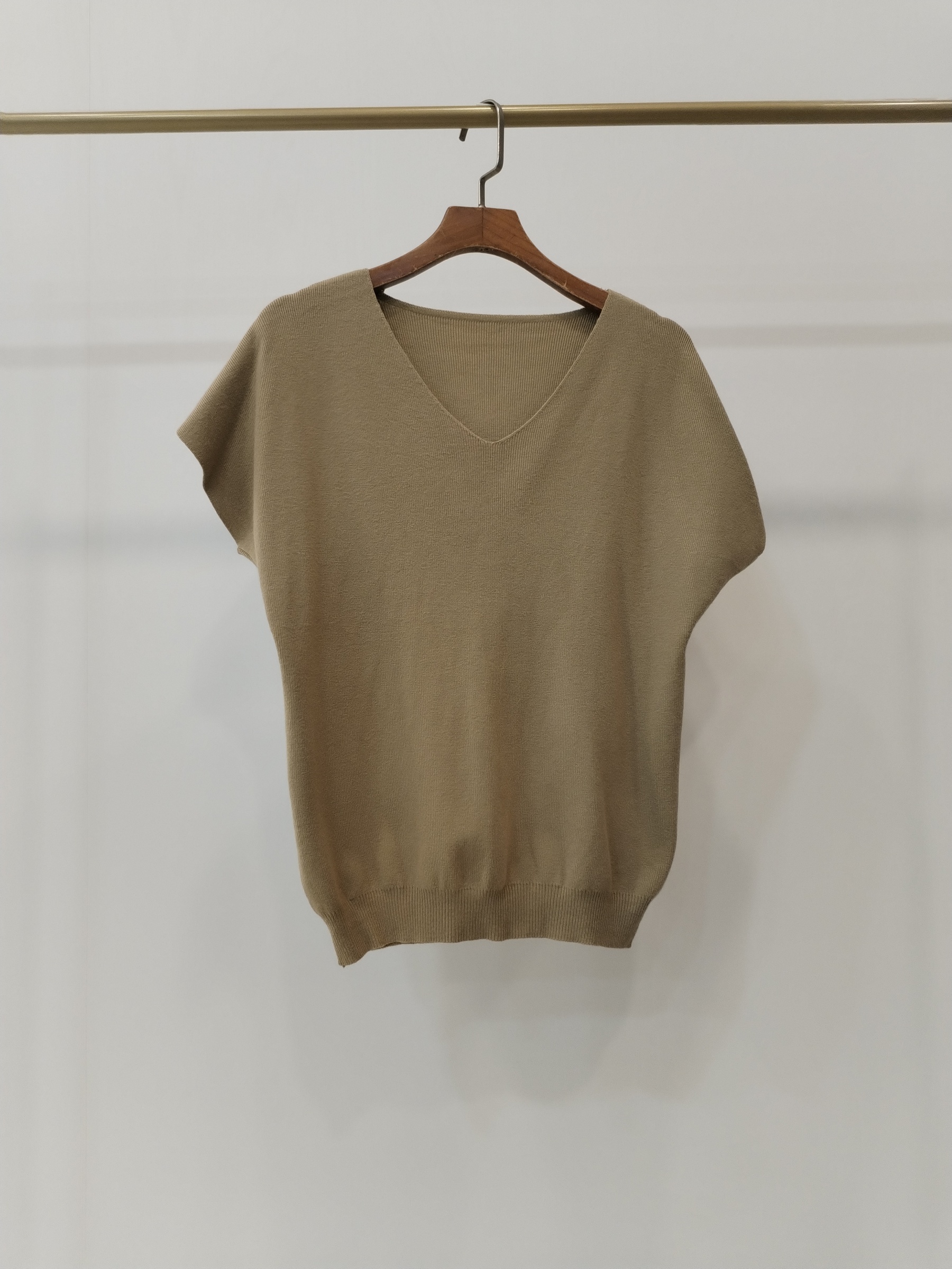 6010 Carsonne V-Neck Cap Sleeve Knit Top (B 46-53cm; L 52cm)
