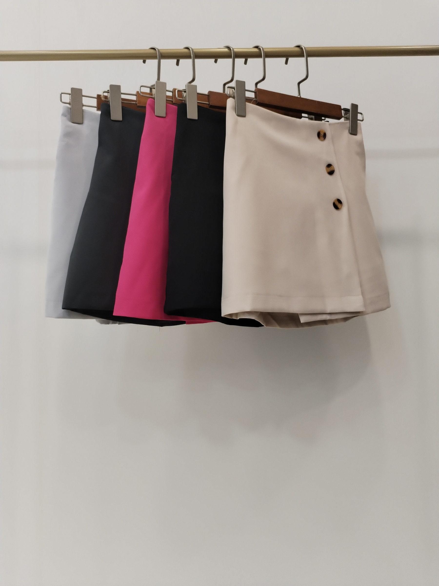 2881 Benson Button-Embellished Skirt w Side Zipper (UW 33-43cm; H 41-51cm; L 36cm)