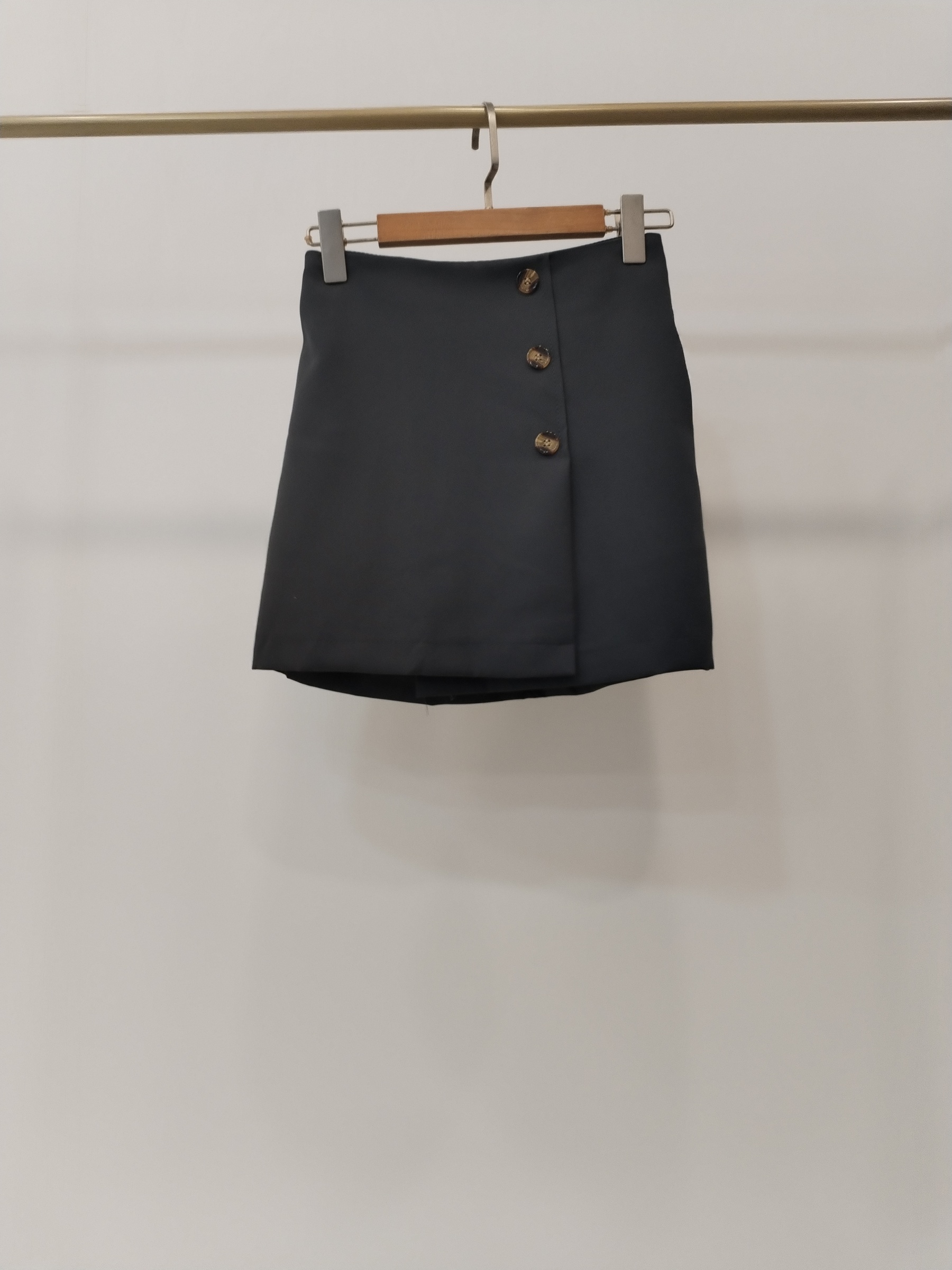 2881 Benson Button-Embellished Skirt w Side Zipper (UW 33-43cm; H 41-51cm; L 36cm)